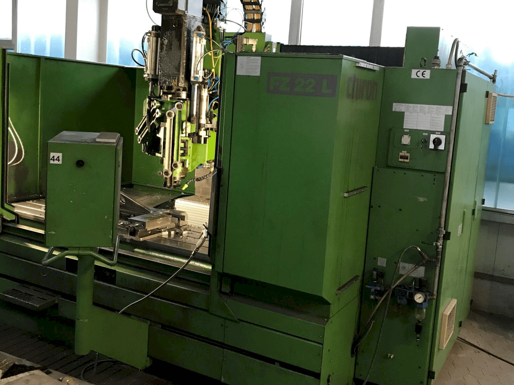 Makine CHIRON FZ 22 L - Önden görünüm