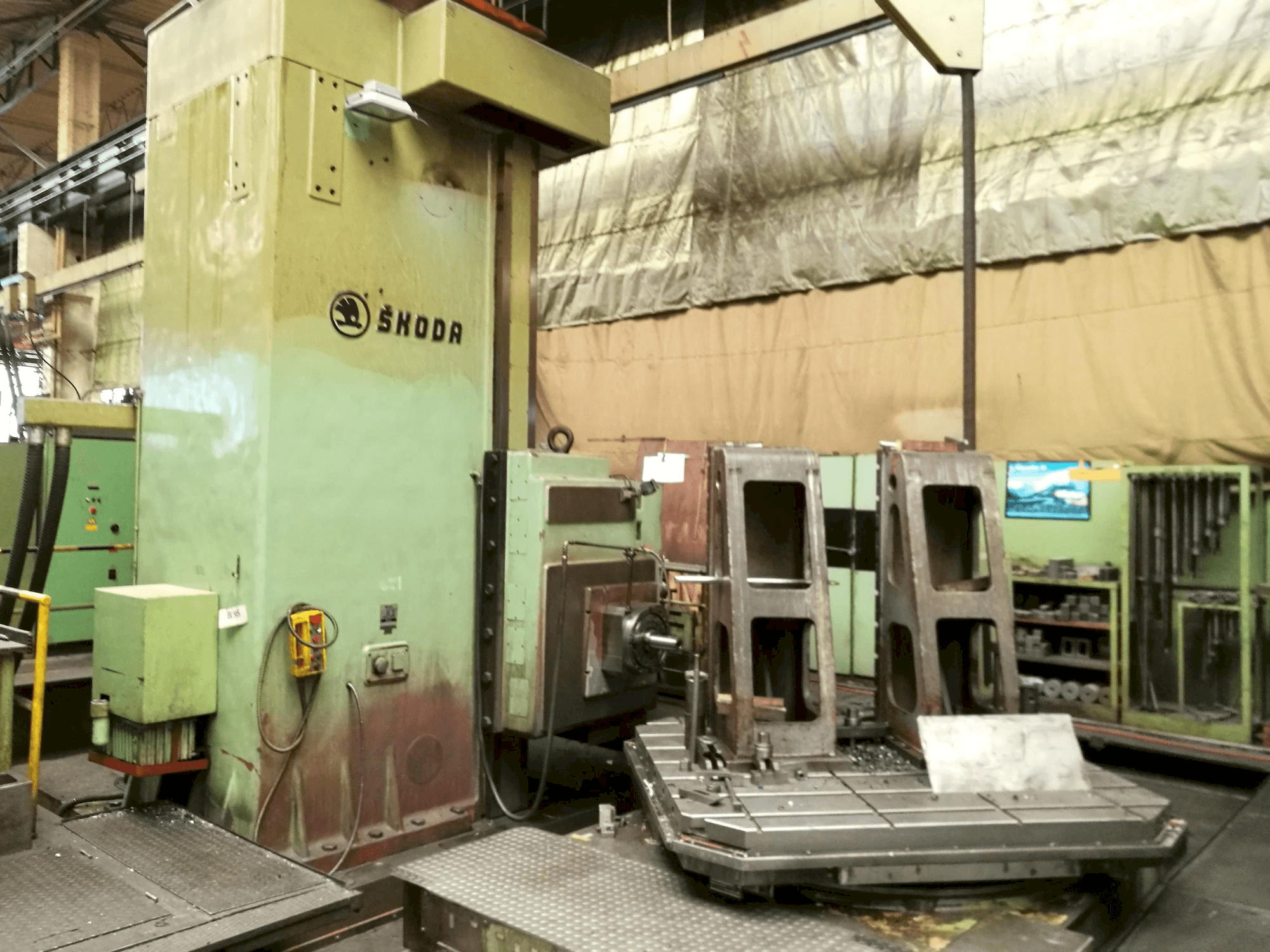 Makine SKODA WI 130 - Önden görünüm