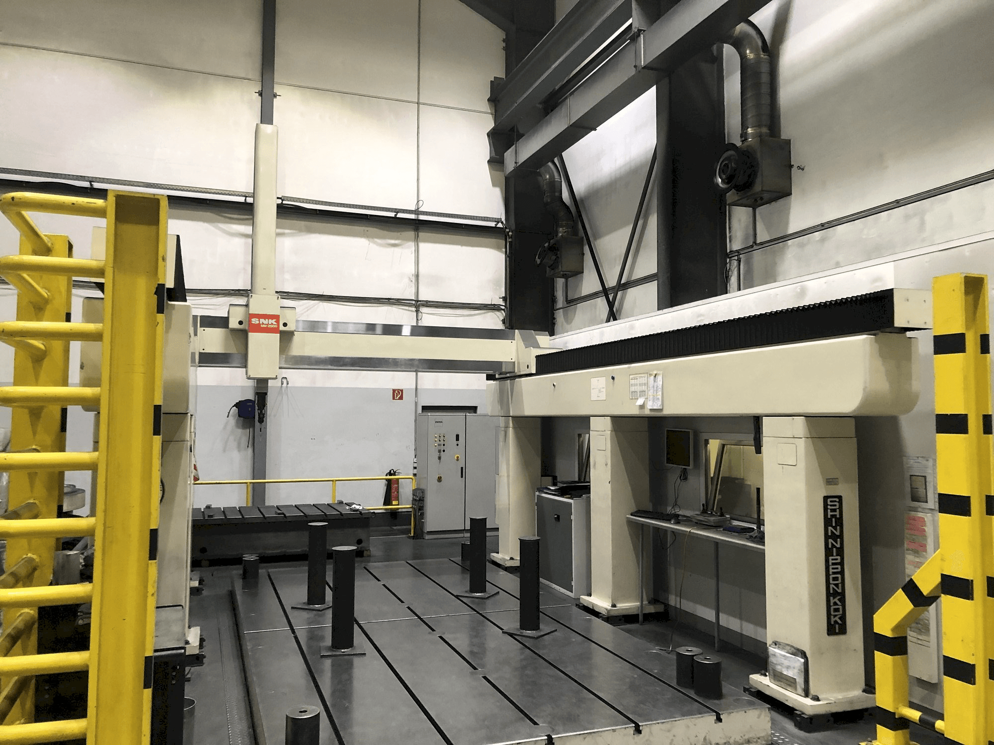 Makine SNK MM2500 - Önden görünüm