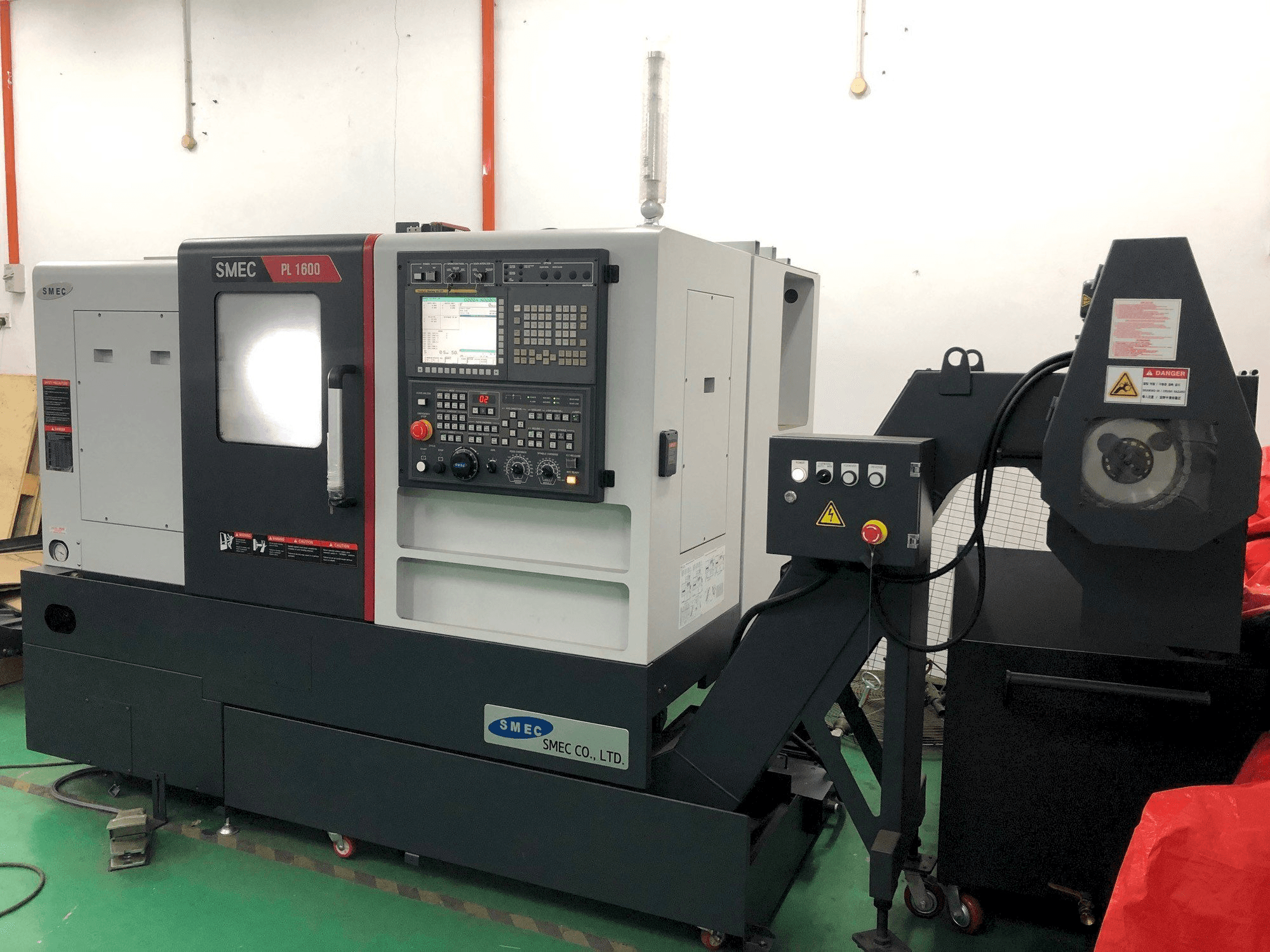 Makine SMEC PL1600 - Önden görünüm