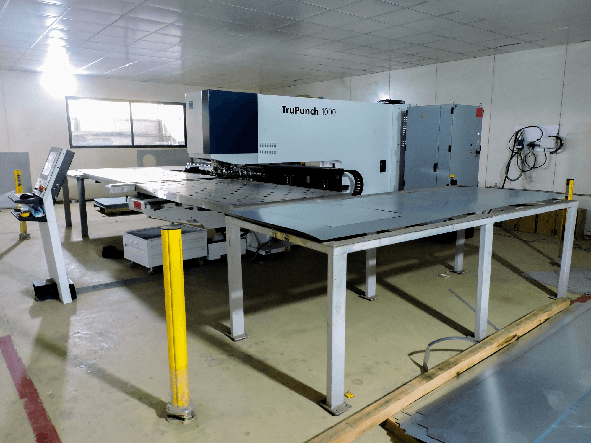 Makine Trumpf - Sağdan görünüm TruPunch 1000