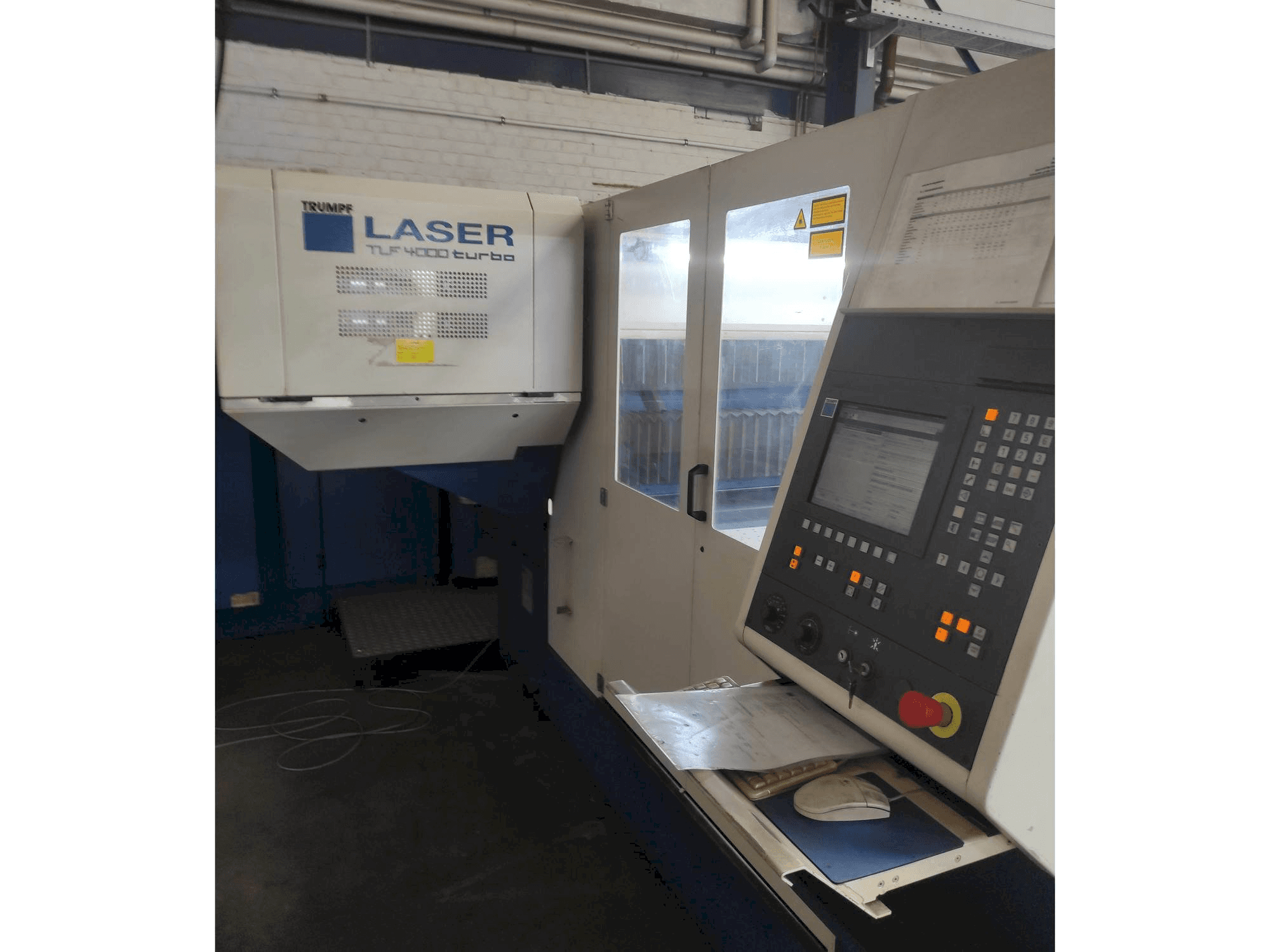 Makine Trumpf TRUMATIC L 3030 - Önden görünüm