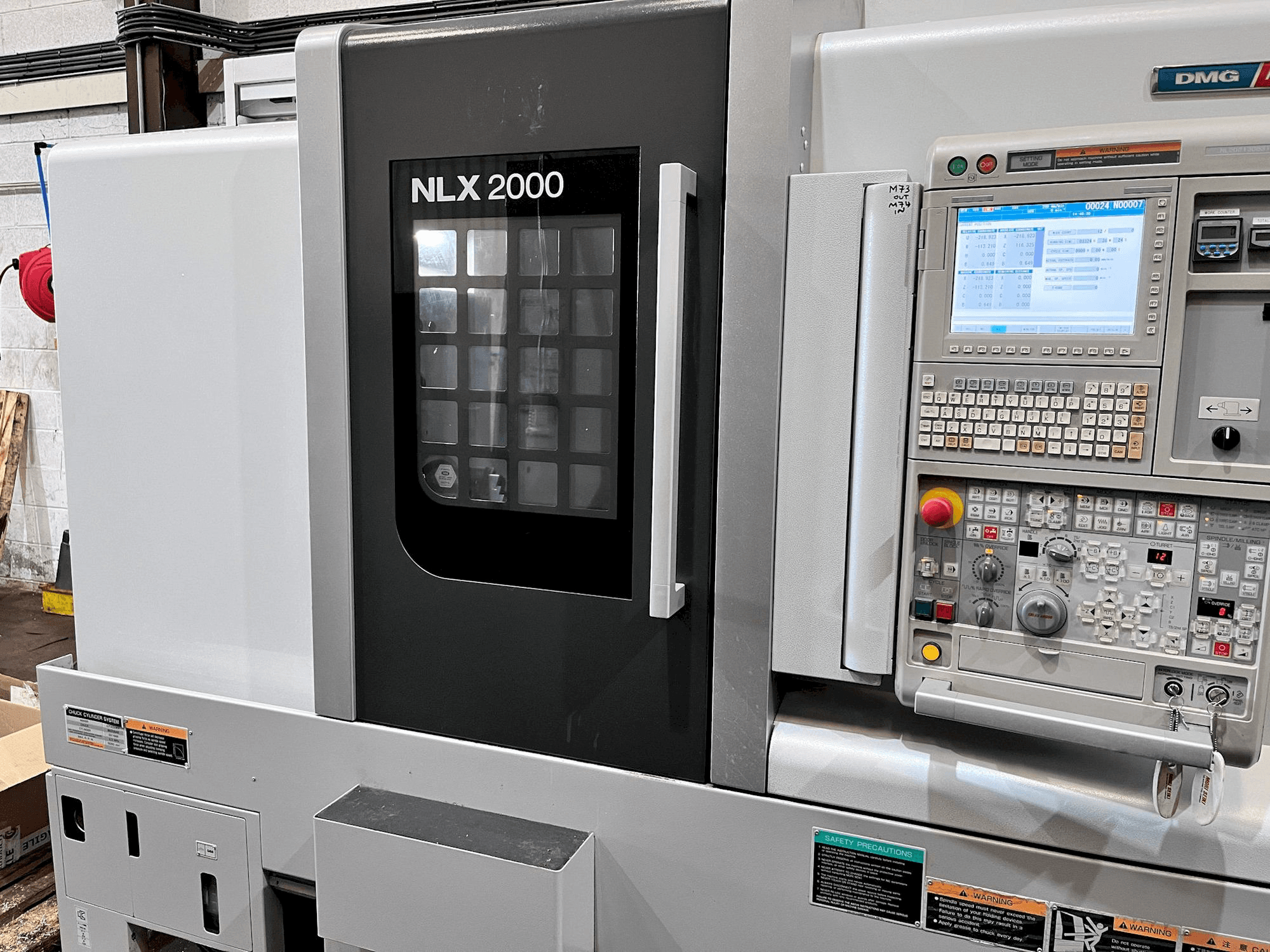 Makine MORI SEIKI NLX 2000MC/500 - Önden görünüm