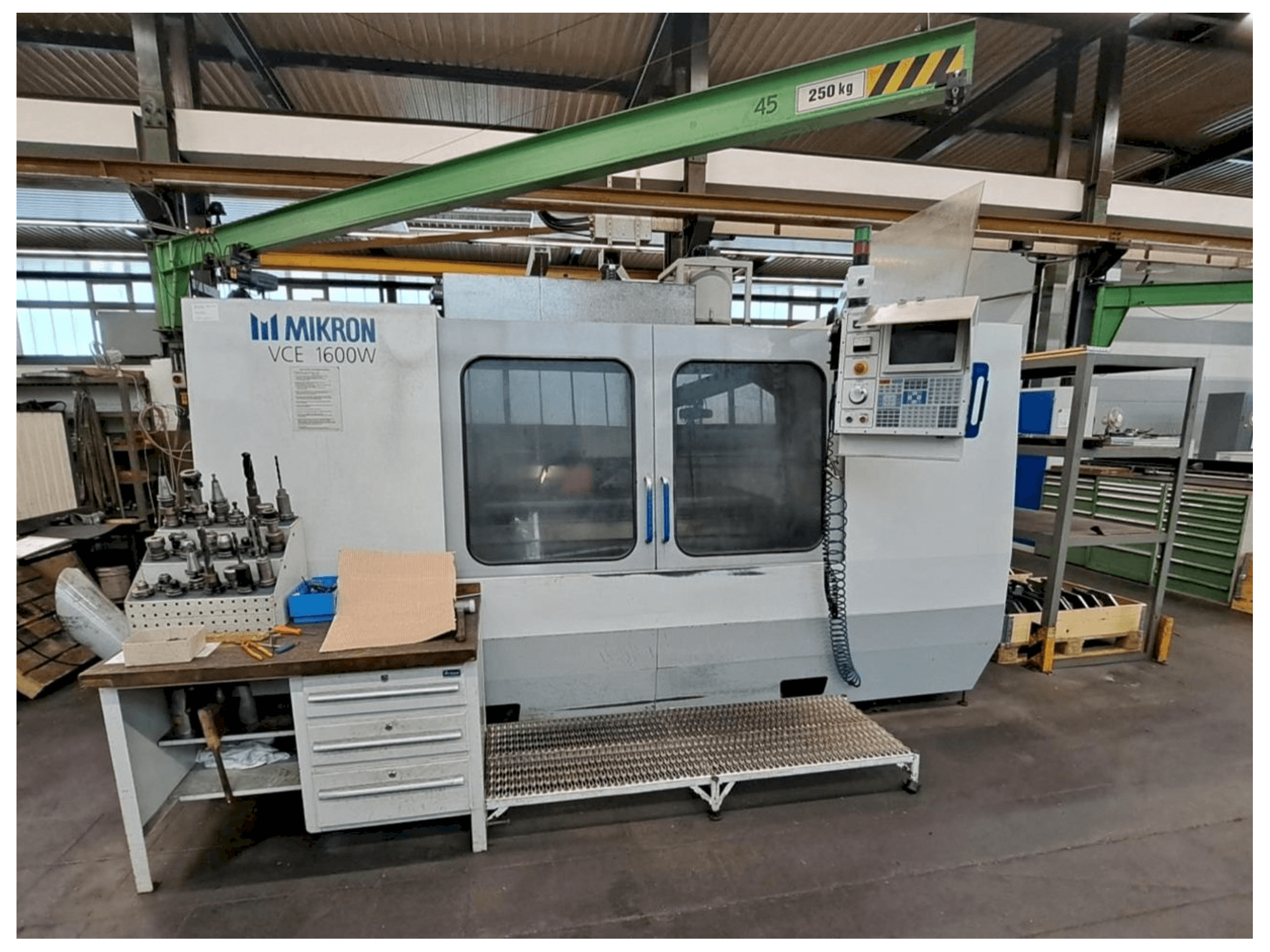 Makine HAAS MIKRON VCE 1600W - Önden görünüm
