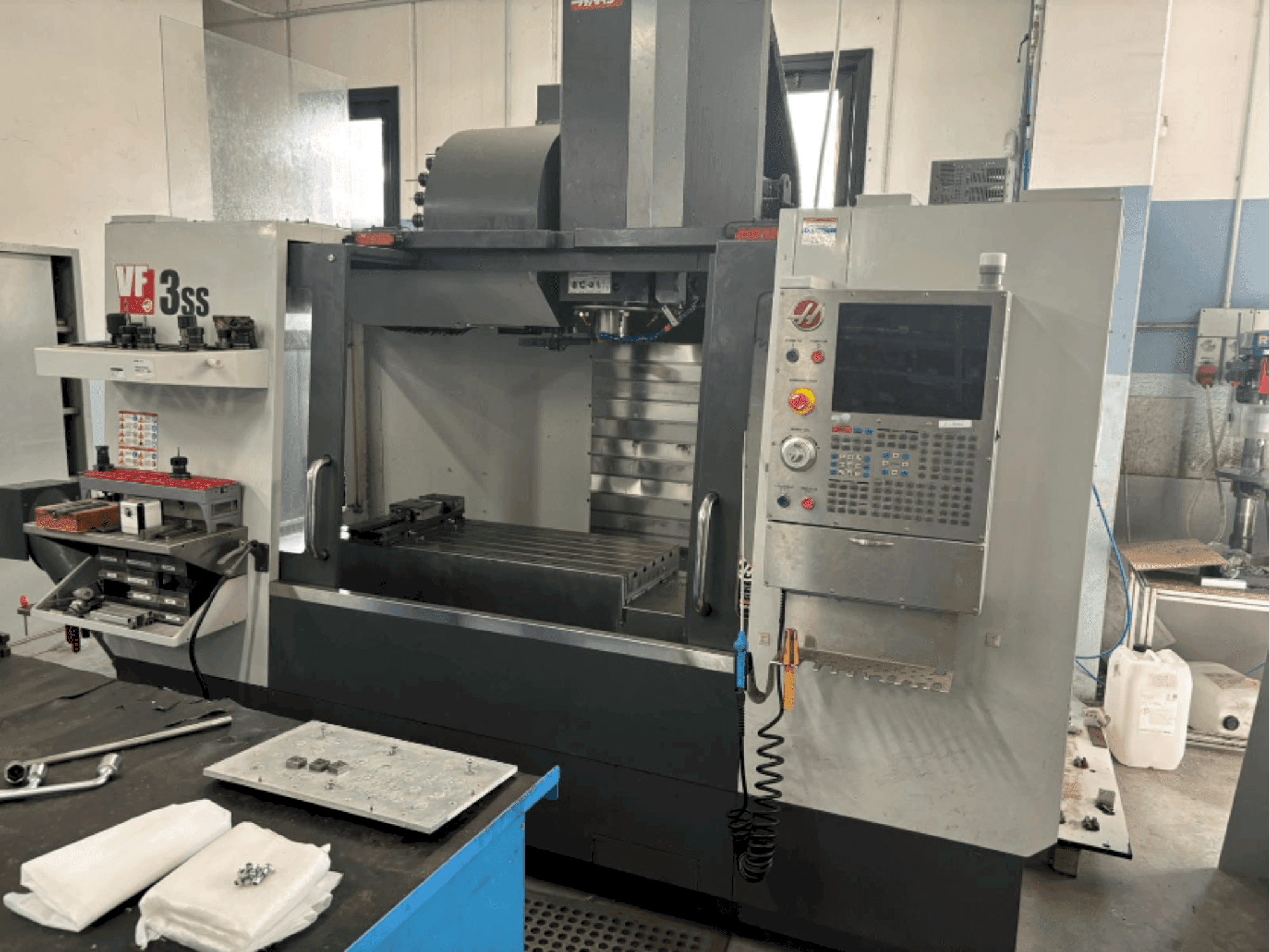Makine HAAS VF3SS - Önden görünüm