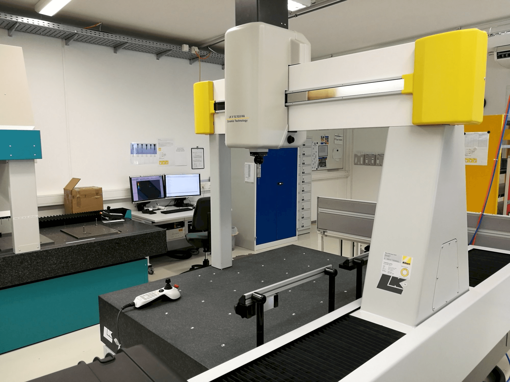 Makine NIKON LKV 15.10.8 HA - Önden görünüm