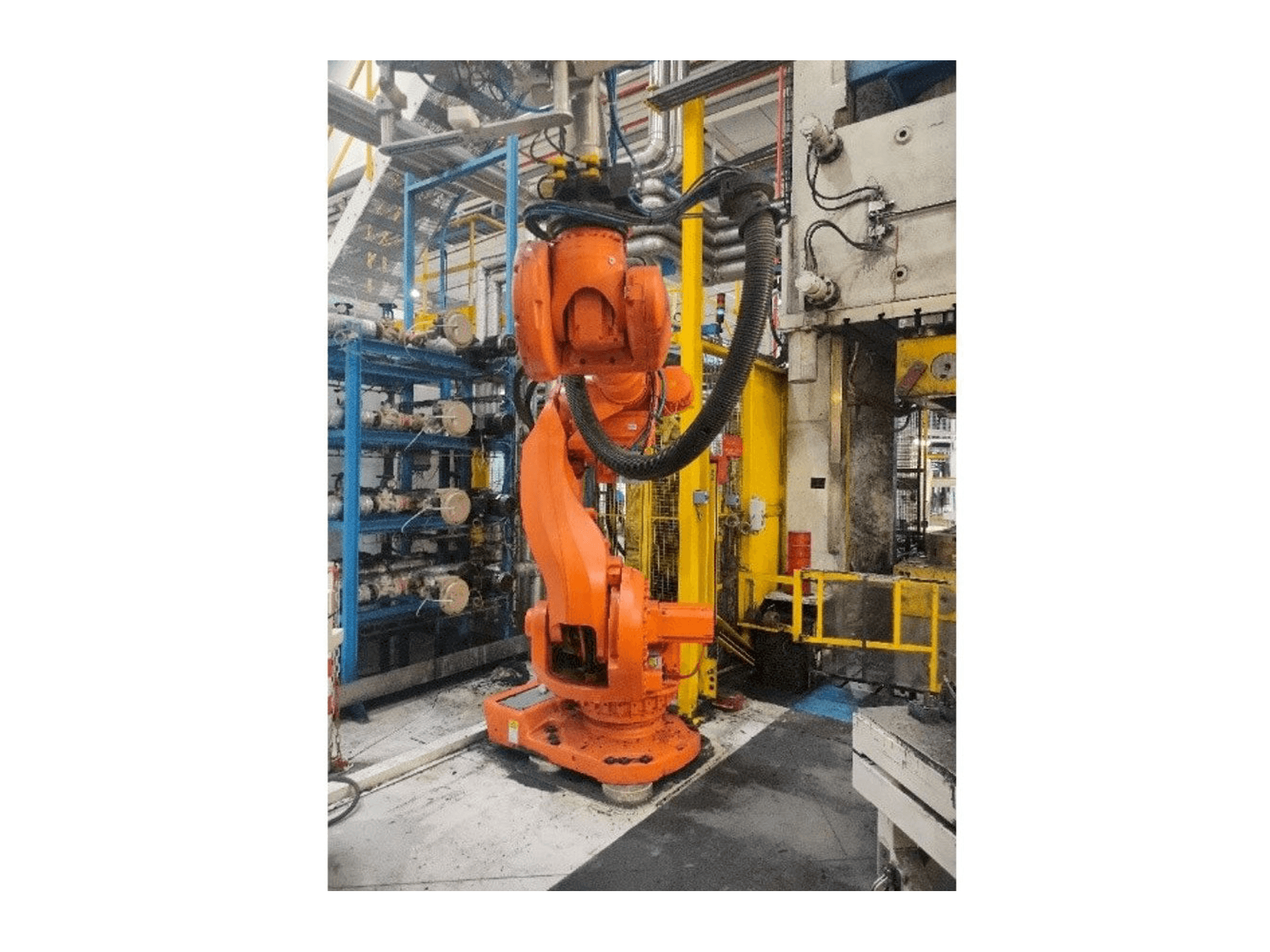 Makine ABB IRC5 M2004 - Önden görünüm