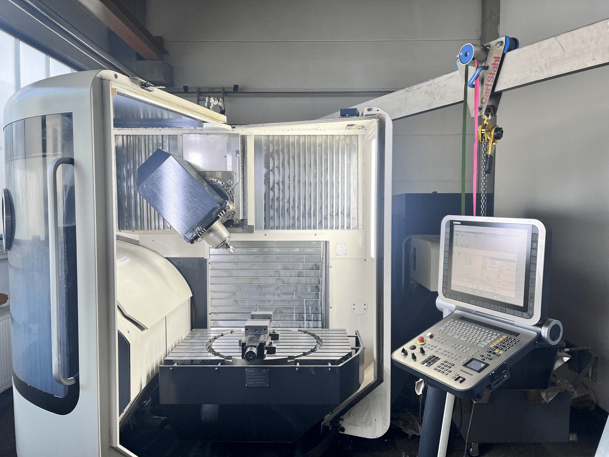 Makine DMG MORI DMU 60 monoBLOCK - Önden görünüm