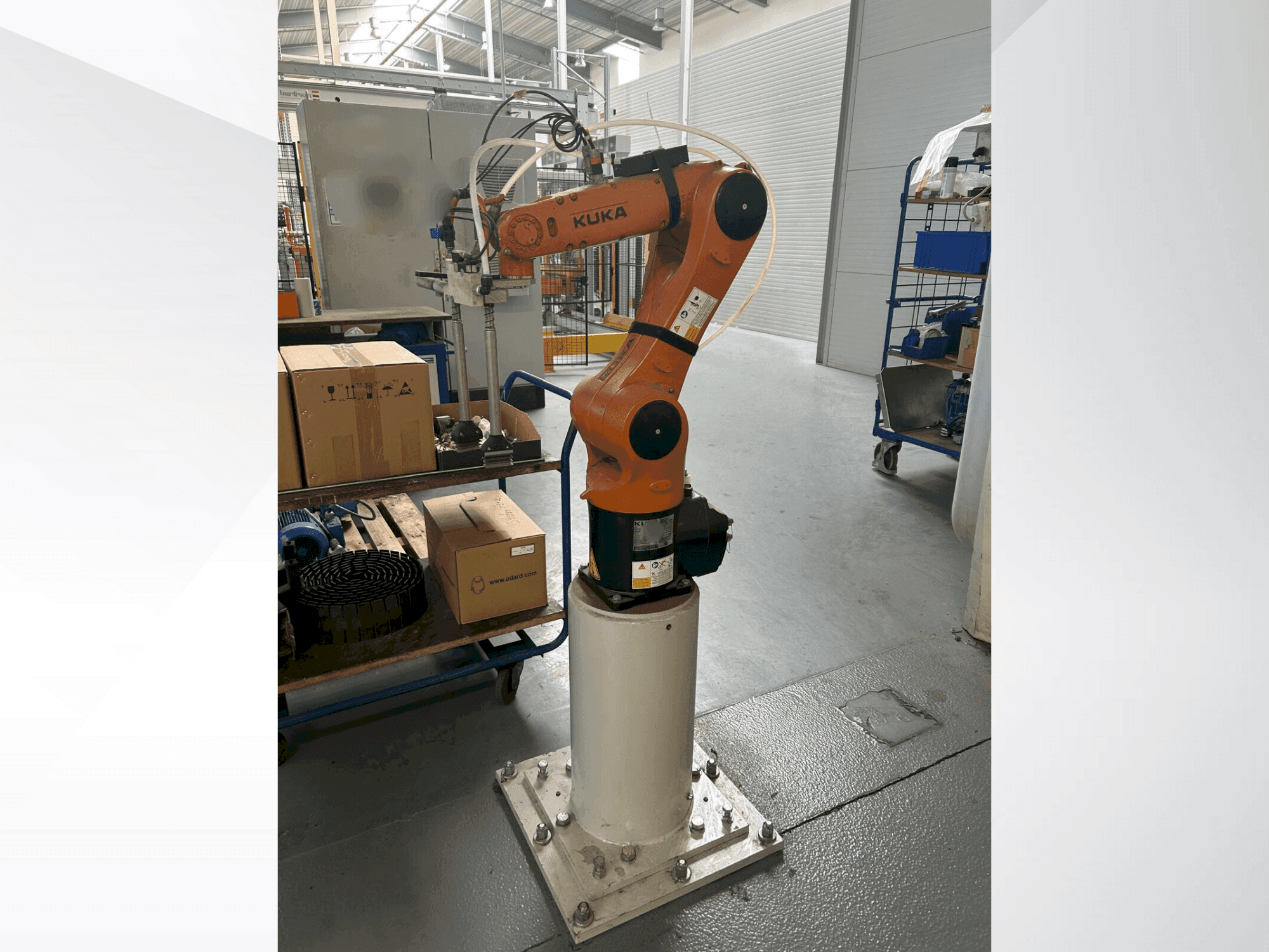 Makine KUKA KR 6 R900 fivve - Önden görünüm