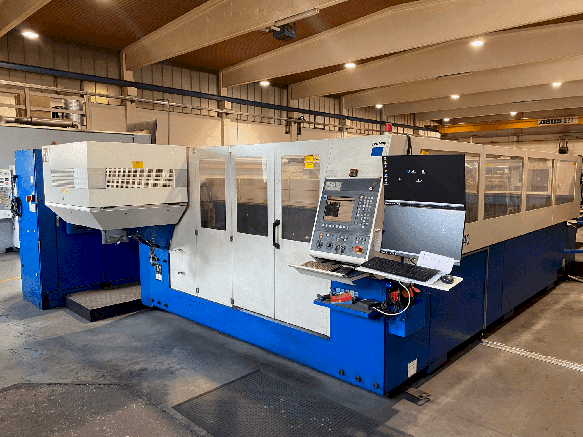 Makine TRUMPF TruLaser 3040 - Önden görünüm