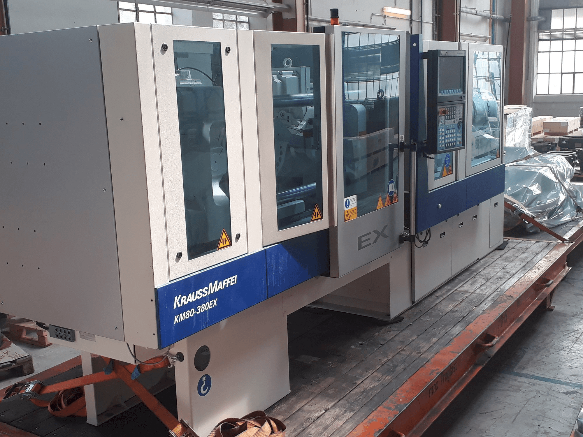 Makine Krauss Maffei 80-380 EX - Önden görünüm