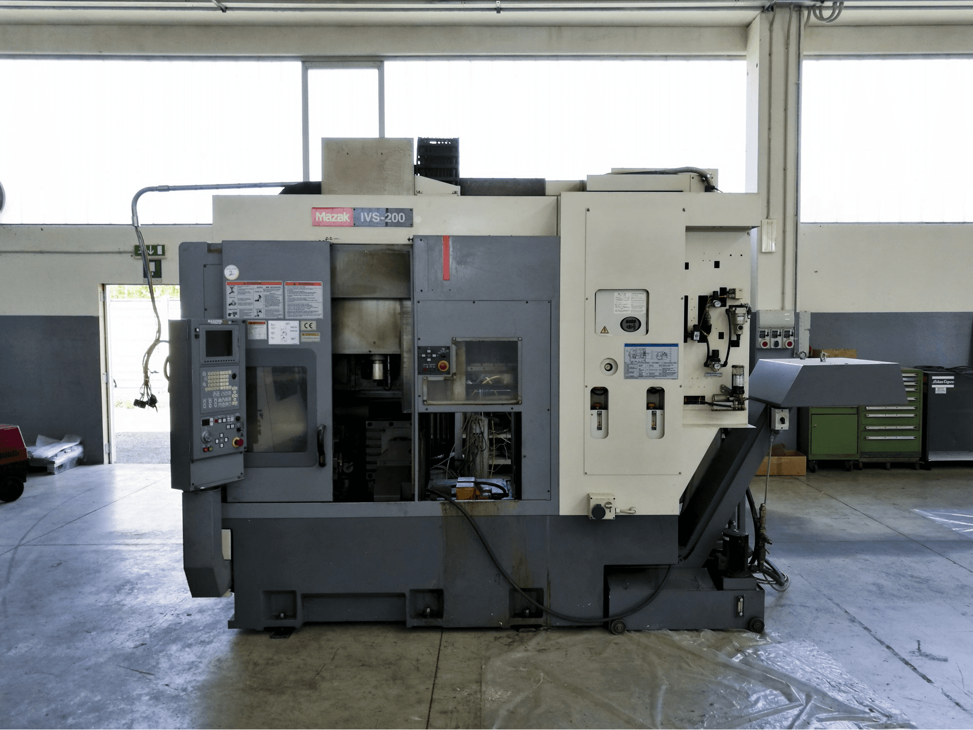 Makine Mazak - Sağdan görünüm IVS-200