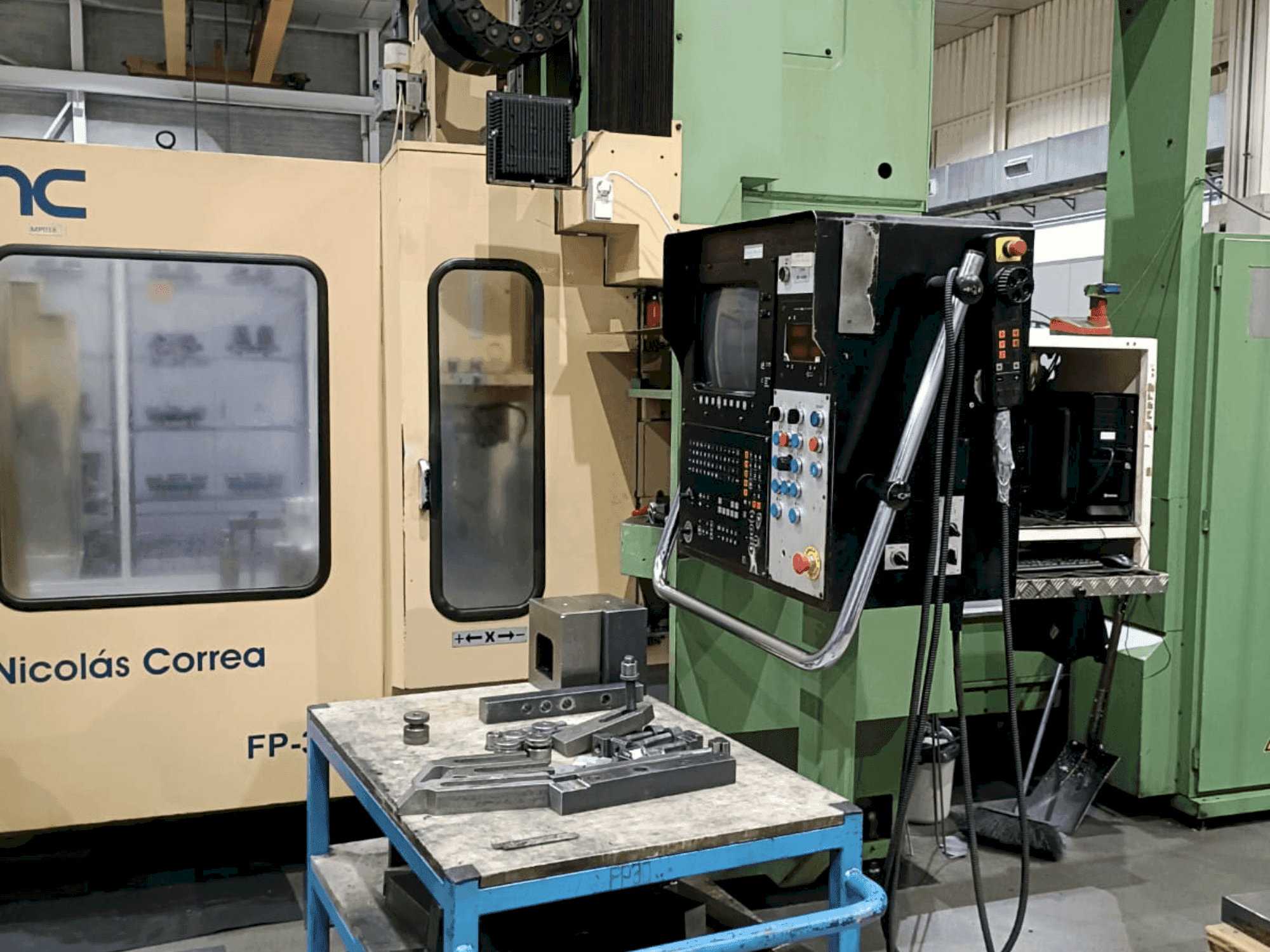 Makine Correa FP30 - Önden görünüm