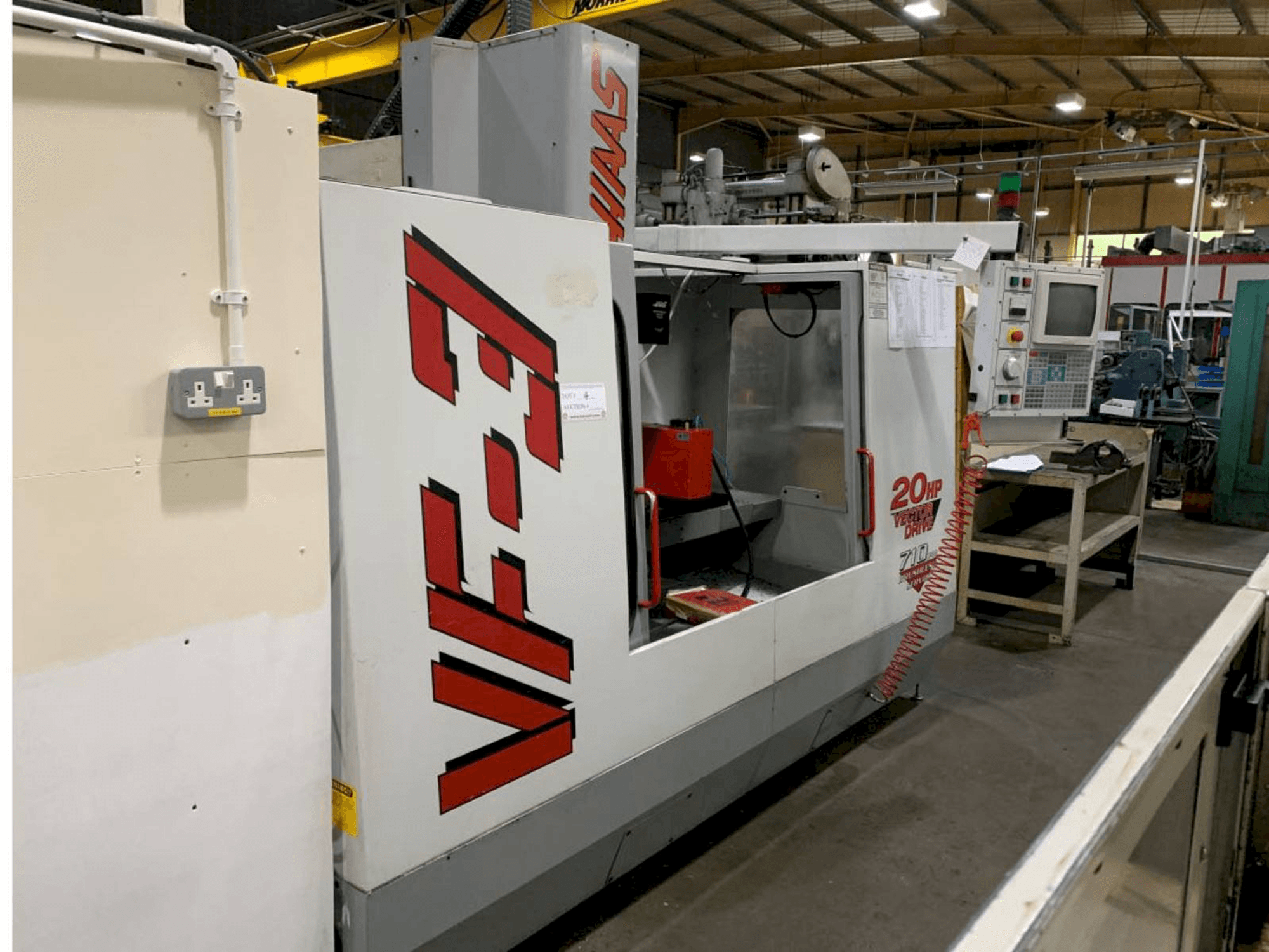 Makine HAAS VF3 - Önden görünüm