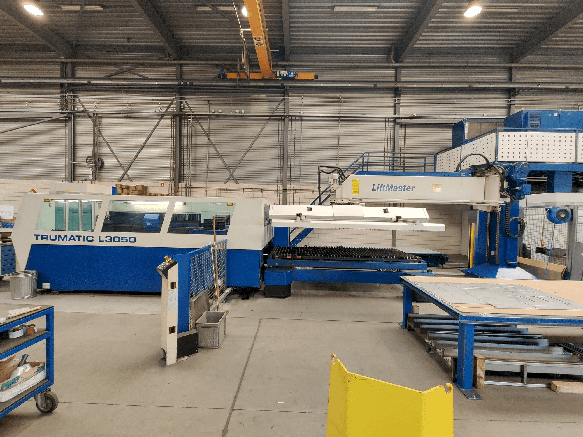 Makine Trumpf Trumatic L3050 + Liftmaster - Önden görünüm