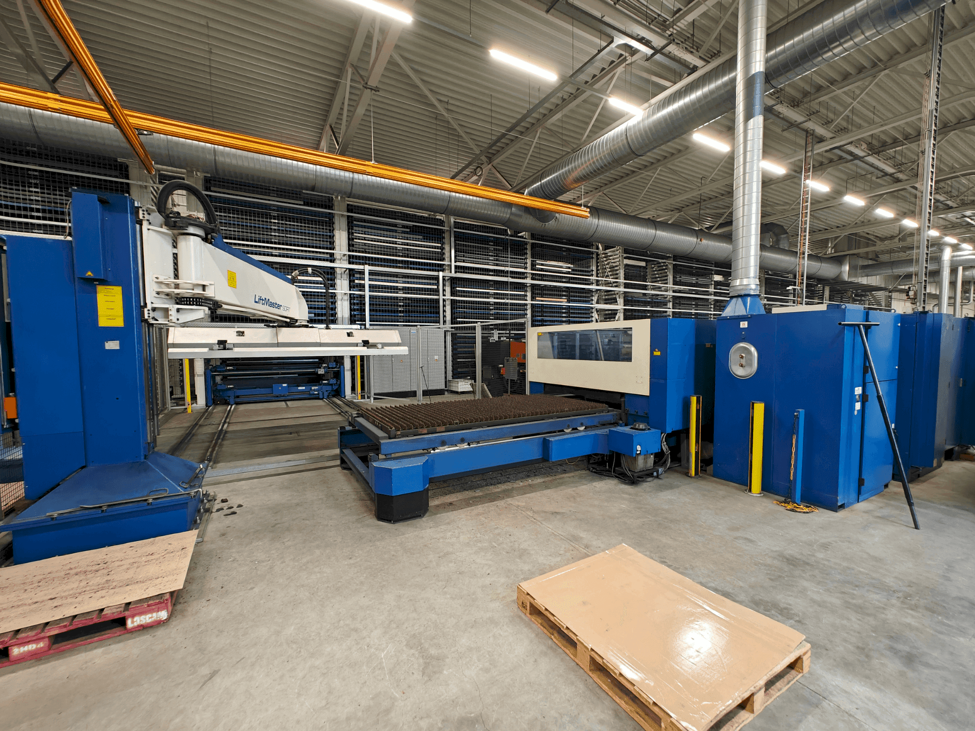 Makine TRUMPF Trumatic L3050 - Önden görünüm