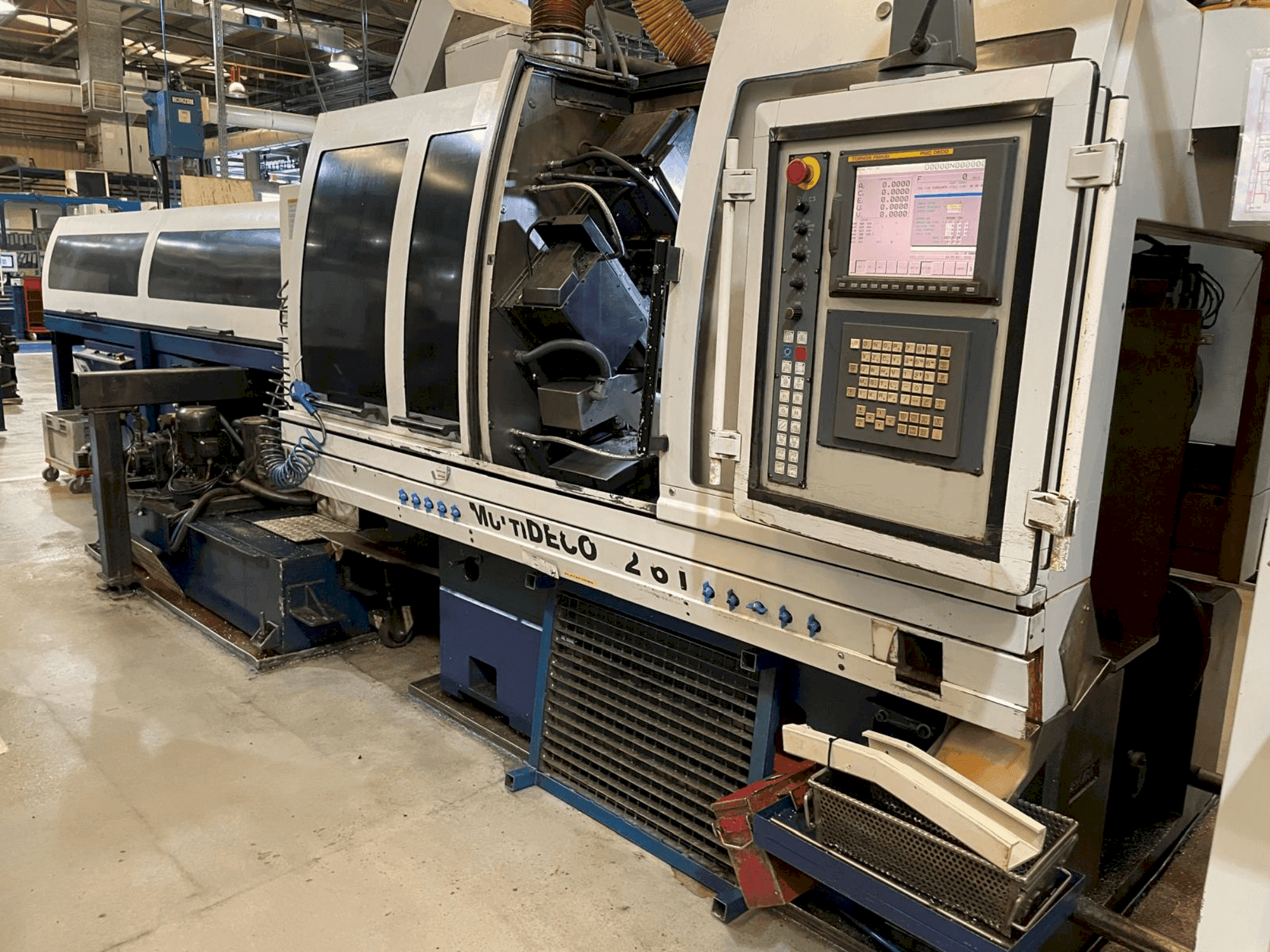Makine TORNOS MultiDeco 32-6i - Önden görünüm