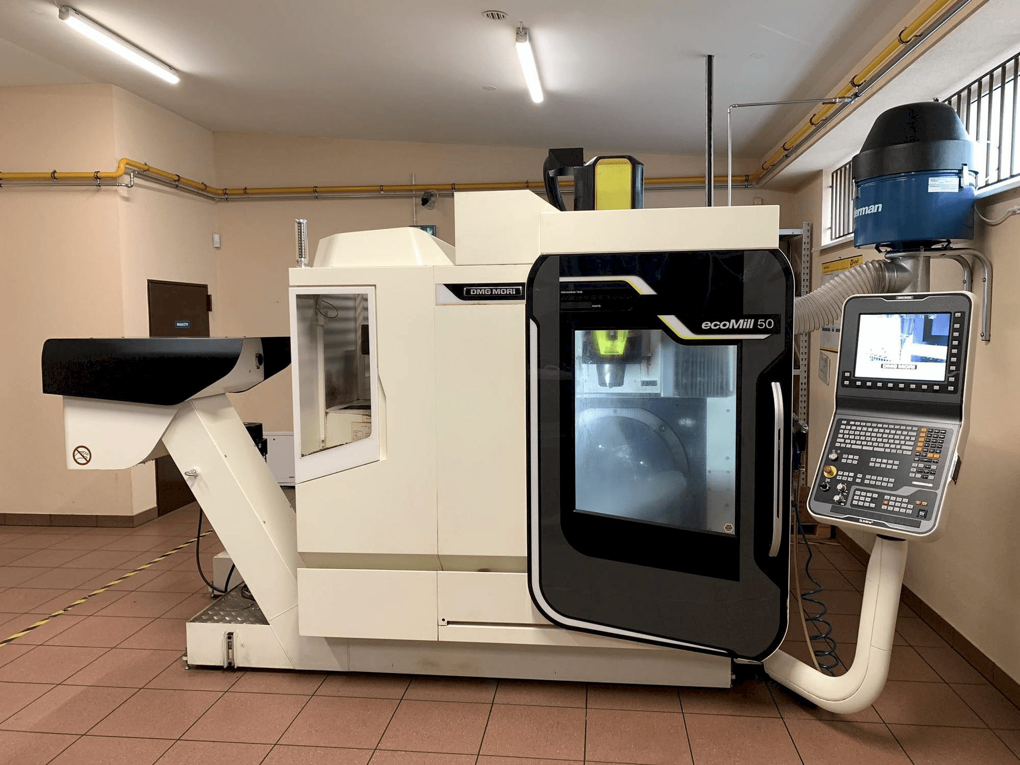 Makine DMG MORI ecoMill 50 - Önden görünüm