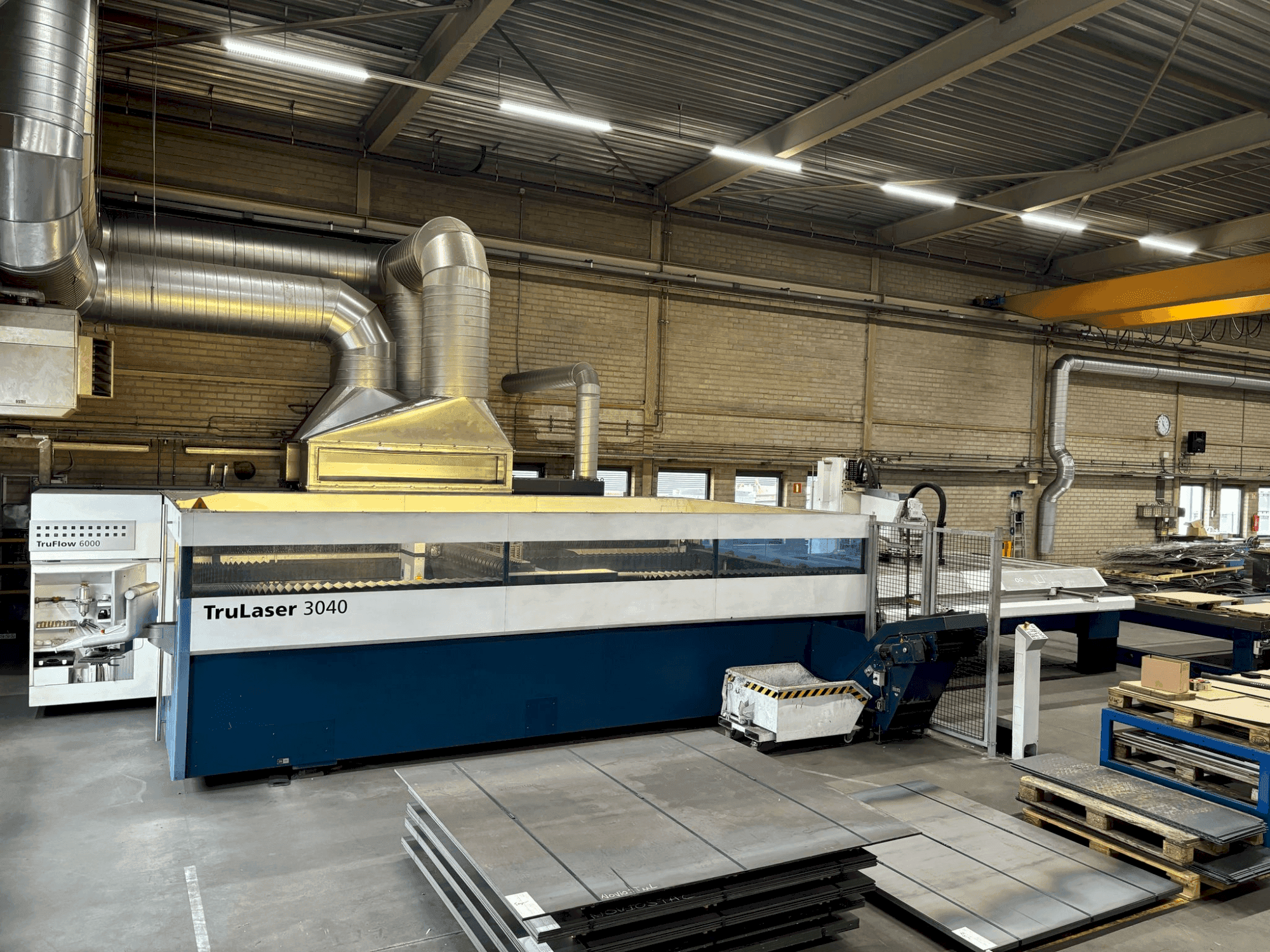 Makine TRUMPF TruLaser 3040 + LiftMaster - Önden görünüm