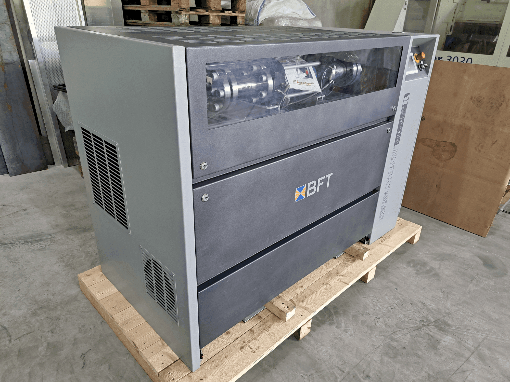 Makine BFT Servotron 40.45+ - Önden görünüm