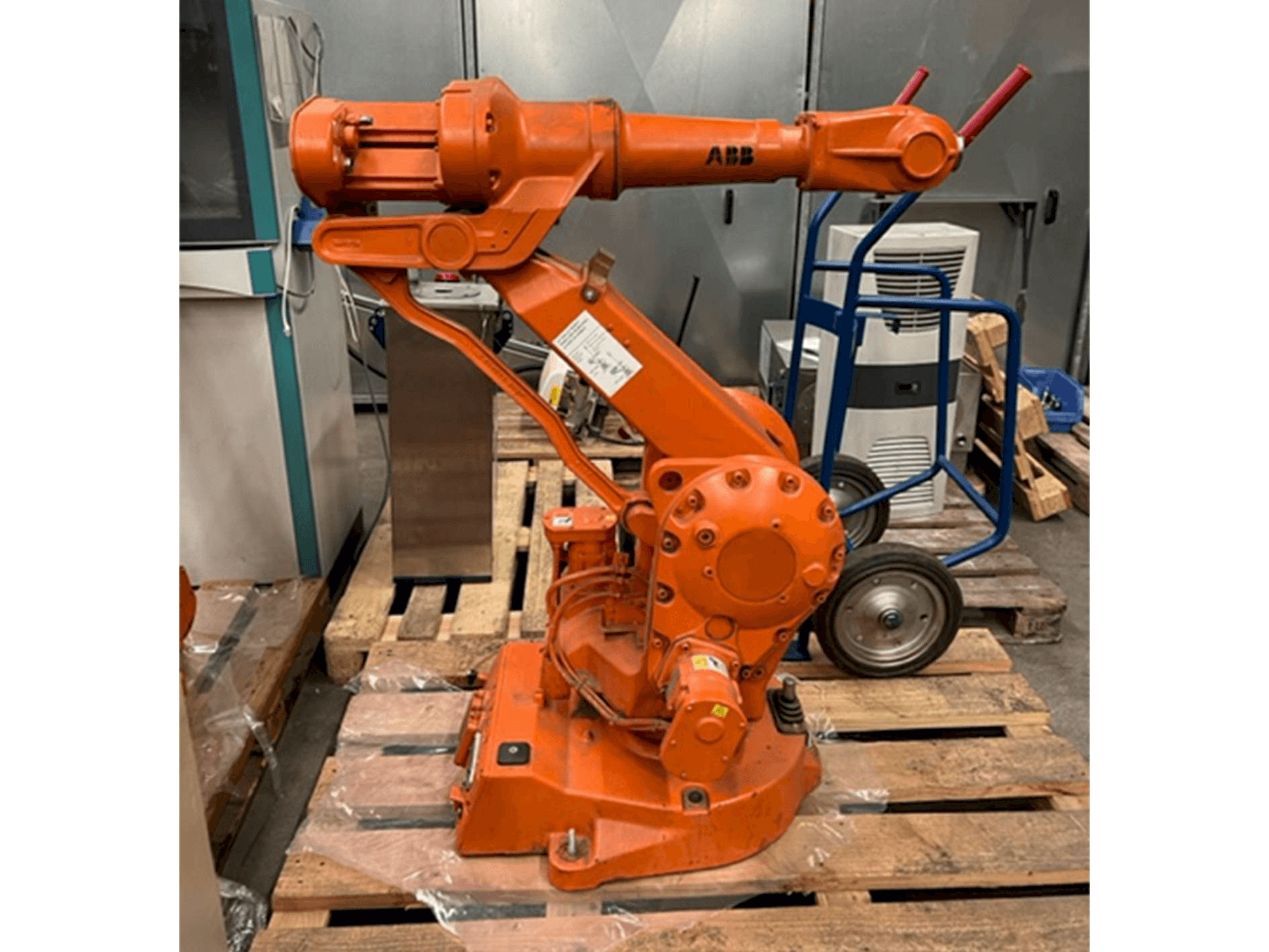 Makine ABB IRB 2400/16 M2000 - Önden görünüm