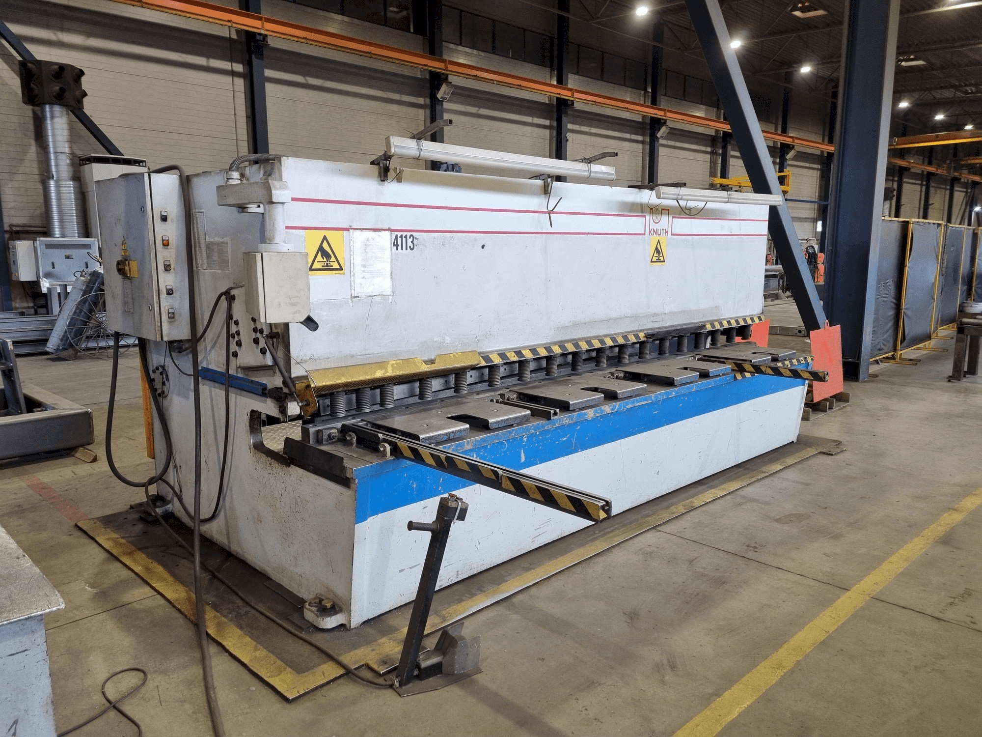 Makine KNUTH KHT 4113 - Sol taraftaki görüntü