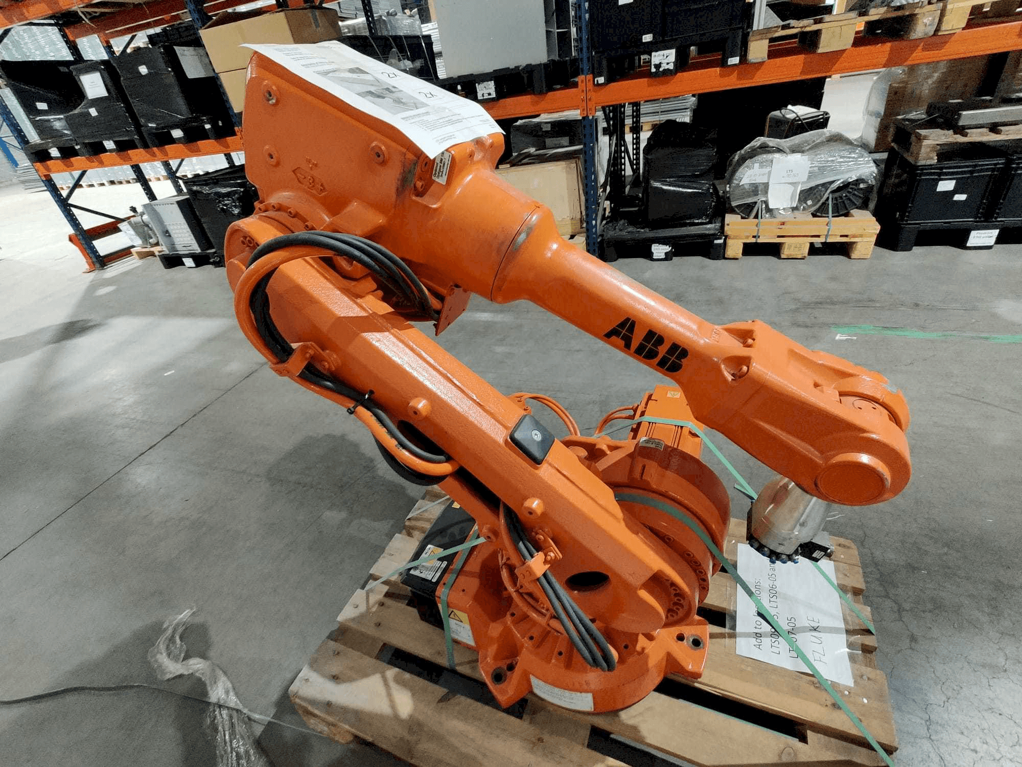 Makine ABB IRB 2600 M2004 - Önden görünüm