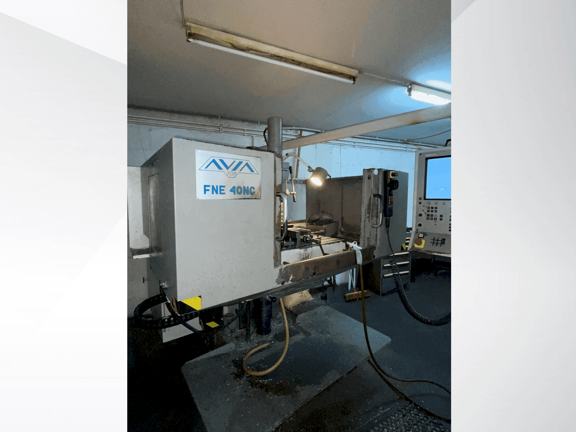 Makine Avia FNE 40NC - Önden görünüm