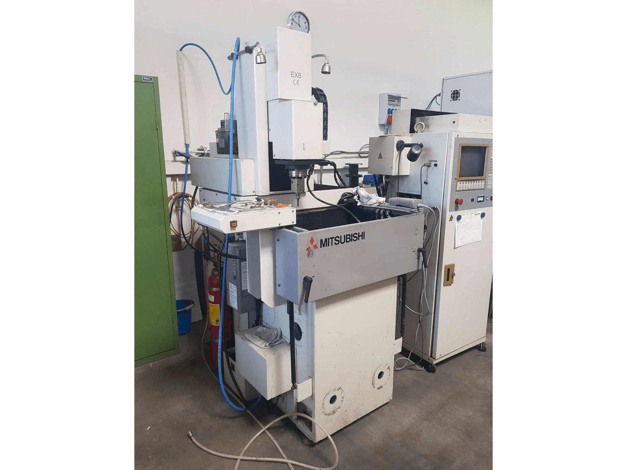 Makine Mitsubishi EX 8 - Önden görünüm