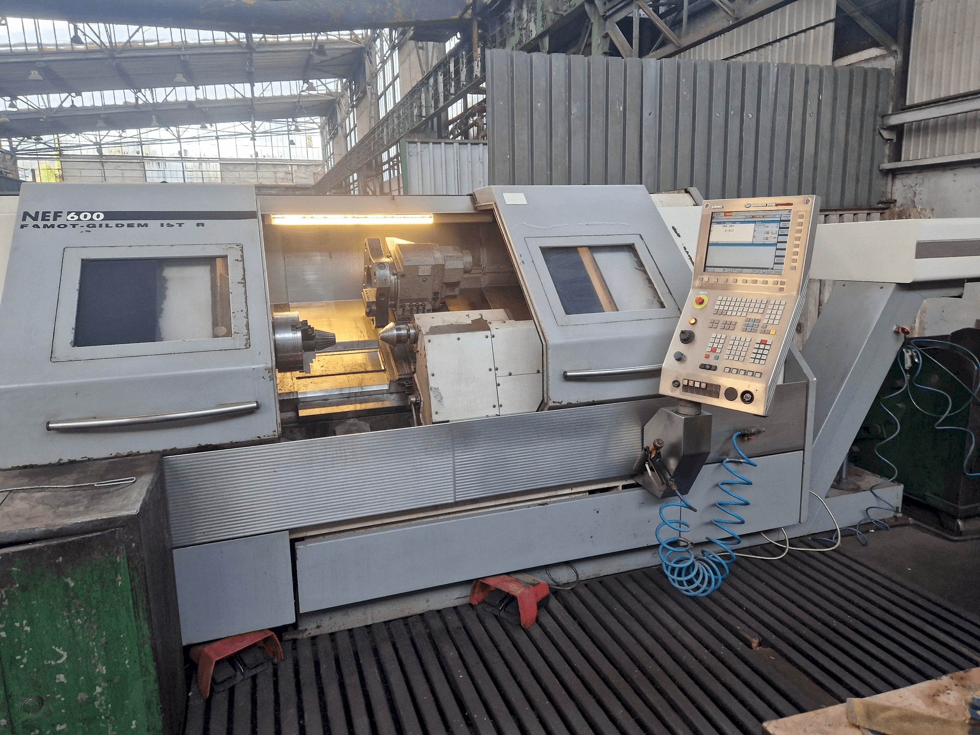 Makine DMG GILDEMEISTER NEF 600 - Önden görünüm