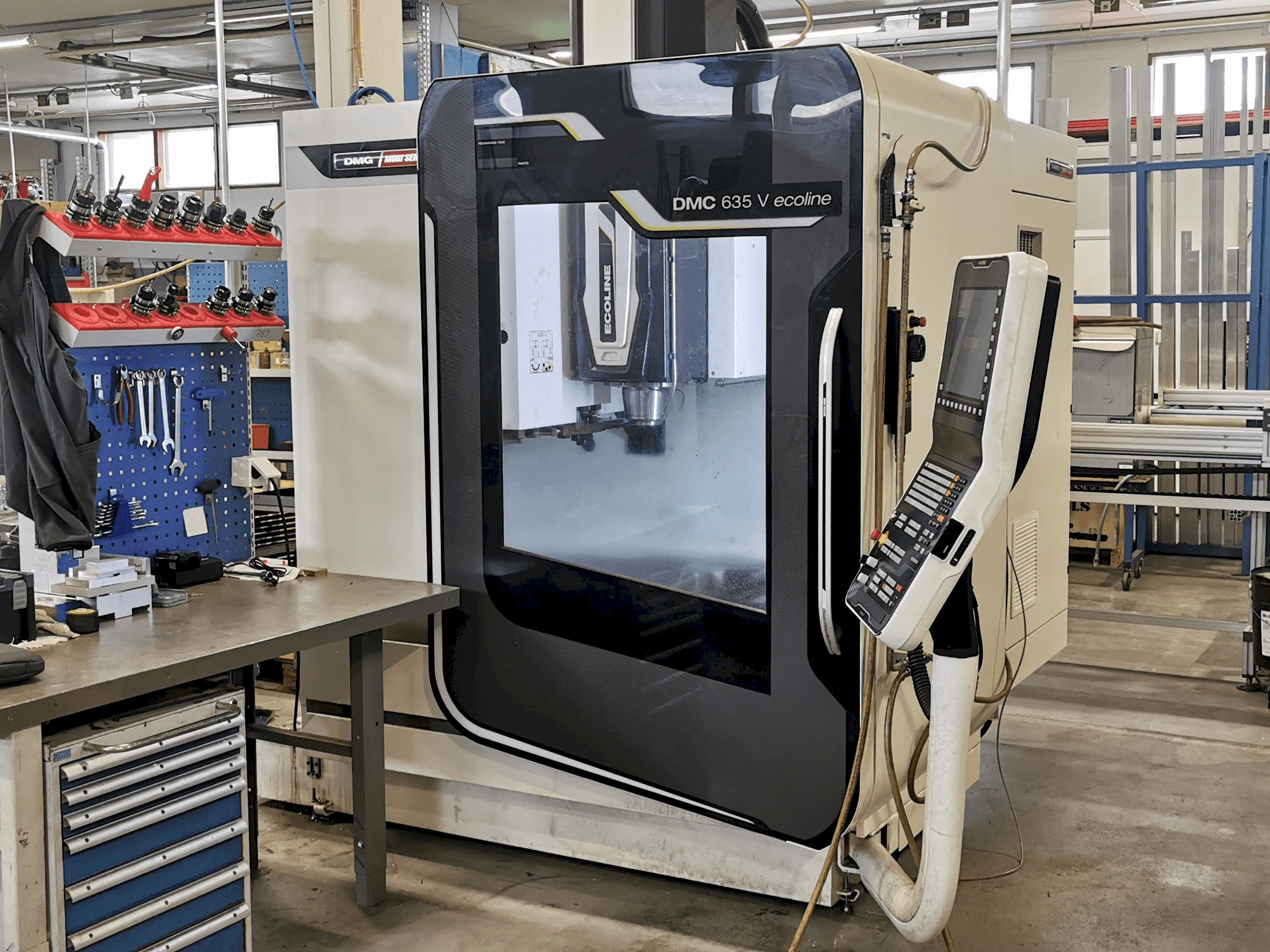 Makine DMG Mori Seiki DMC 635 V Ecoline - Önden görünüm