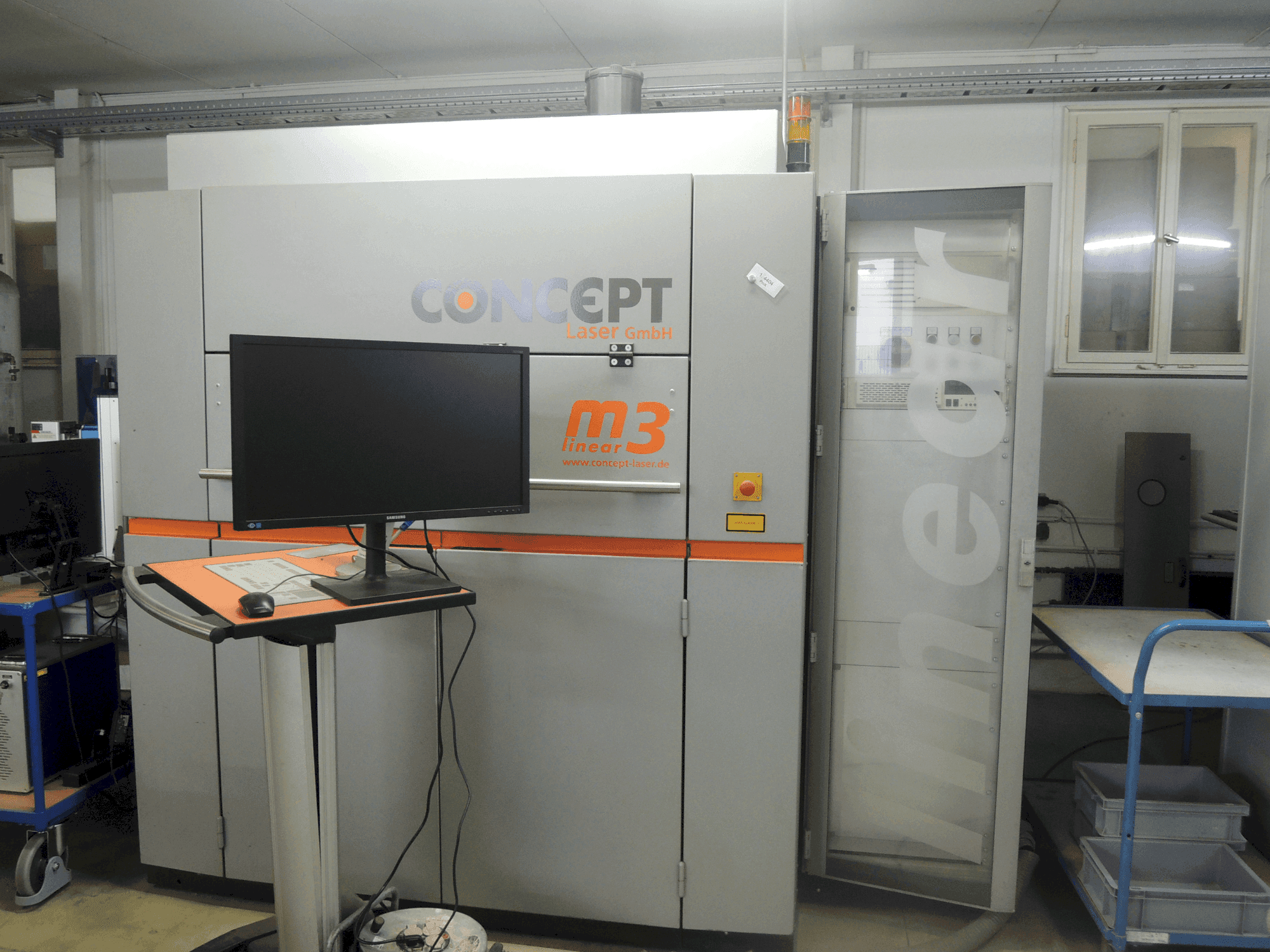 Makine CONCEPT LASER LASER M3 Linear - Önden görünüm