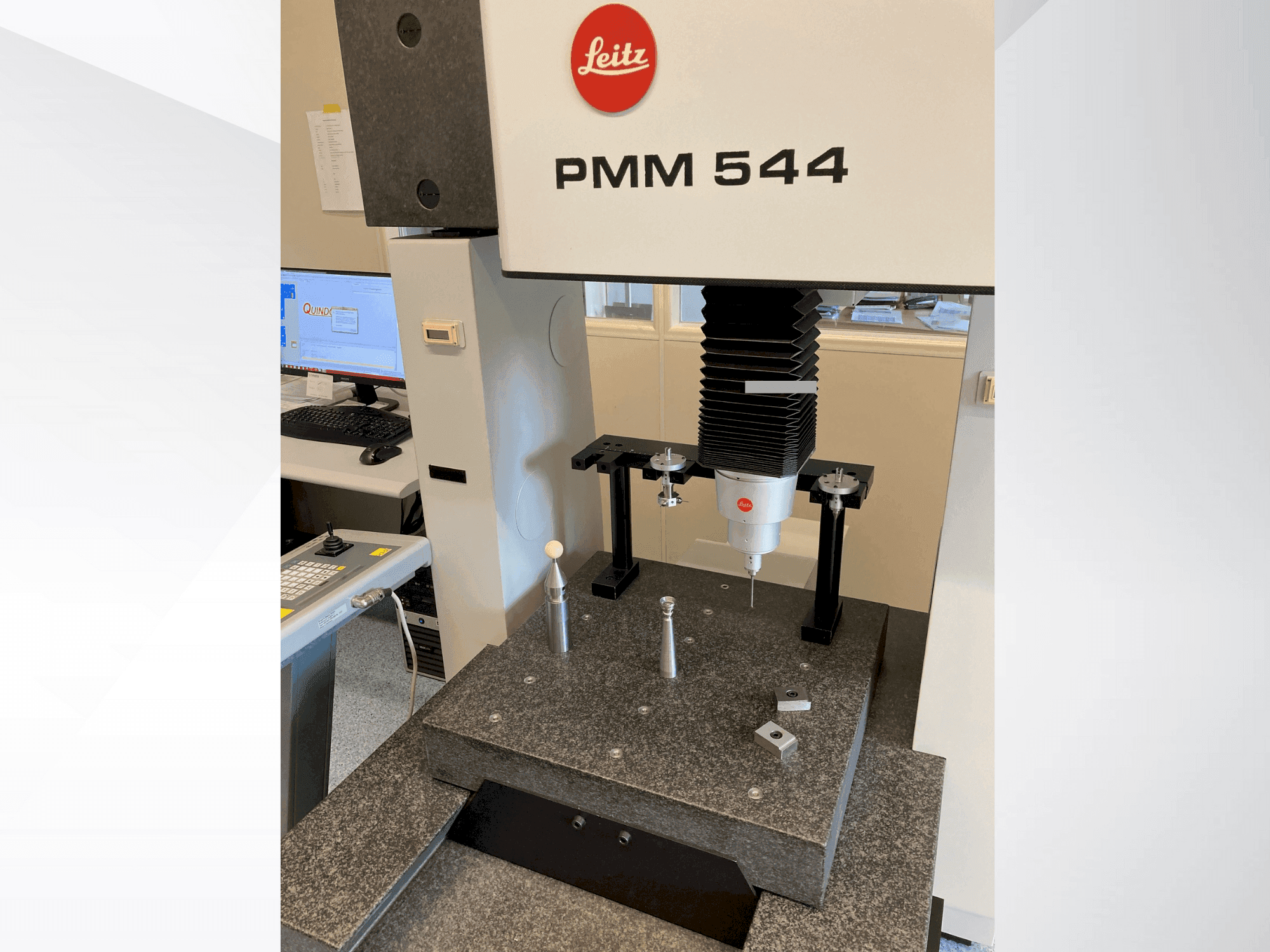 Makine LEITZ PMM 544 - Önden görünüm