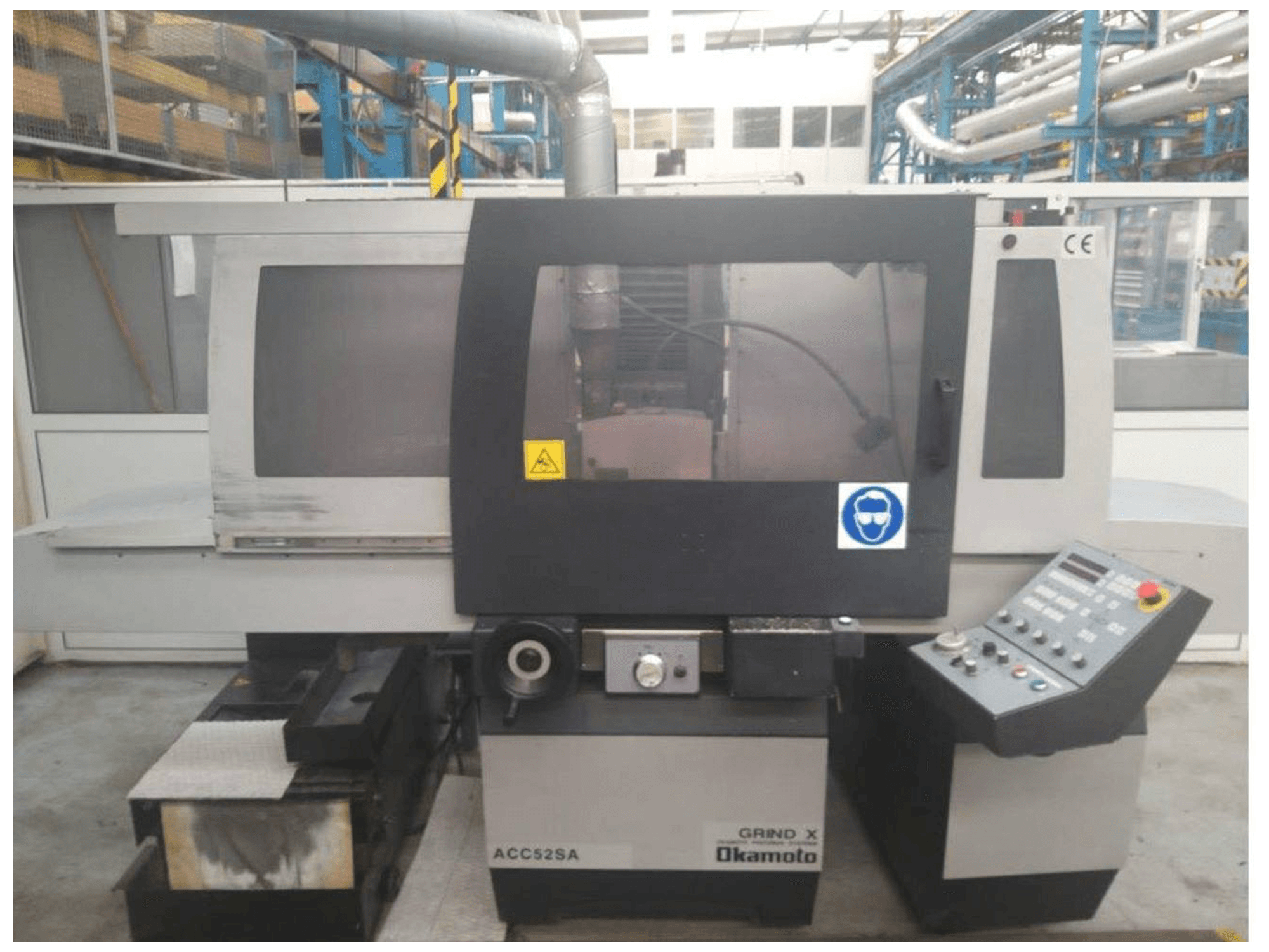 Makine OKAMOTO ACC 52SA - Önden görünüm