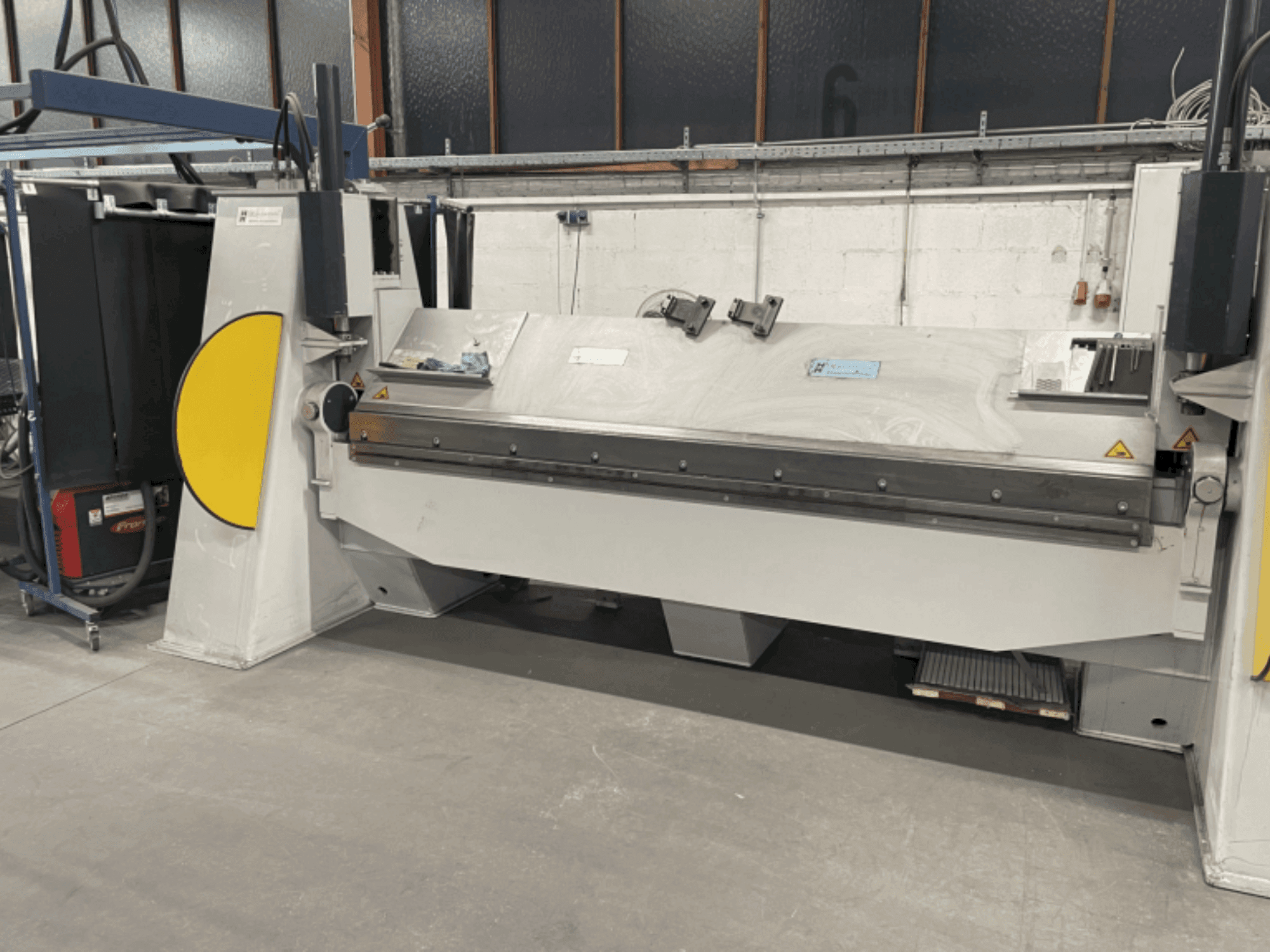 Makine DR. HOCHSTRATE SBM 3000/6 (2018) - Önden görünüm