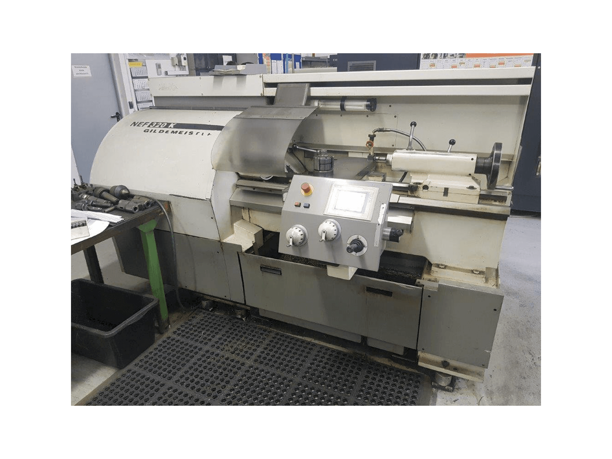 Makine Gildemeister NEF 320 K - Önden görünüm