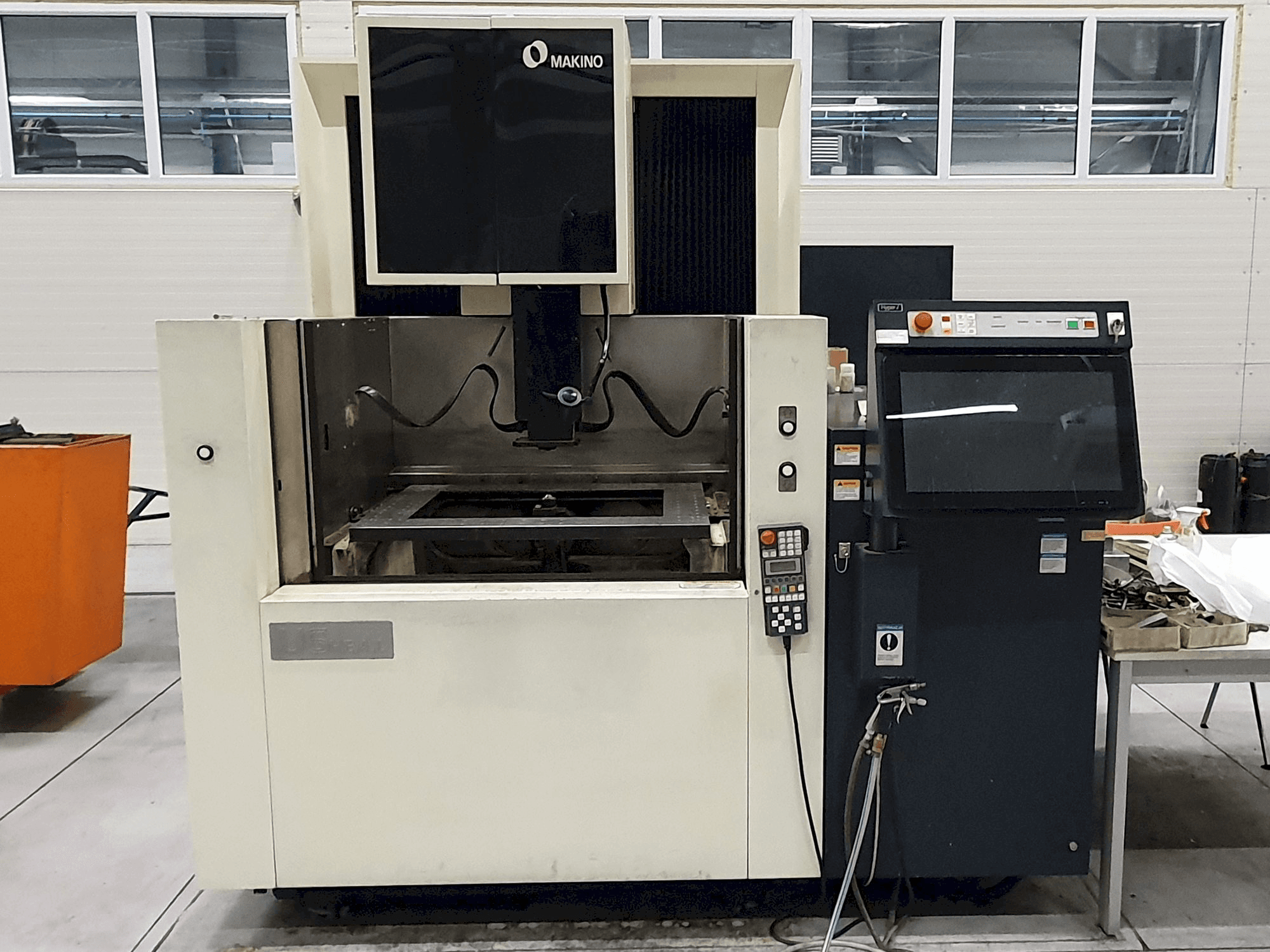 Makine Makino U6 H.E.A.D. - Önden görünüm