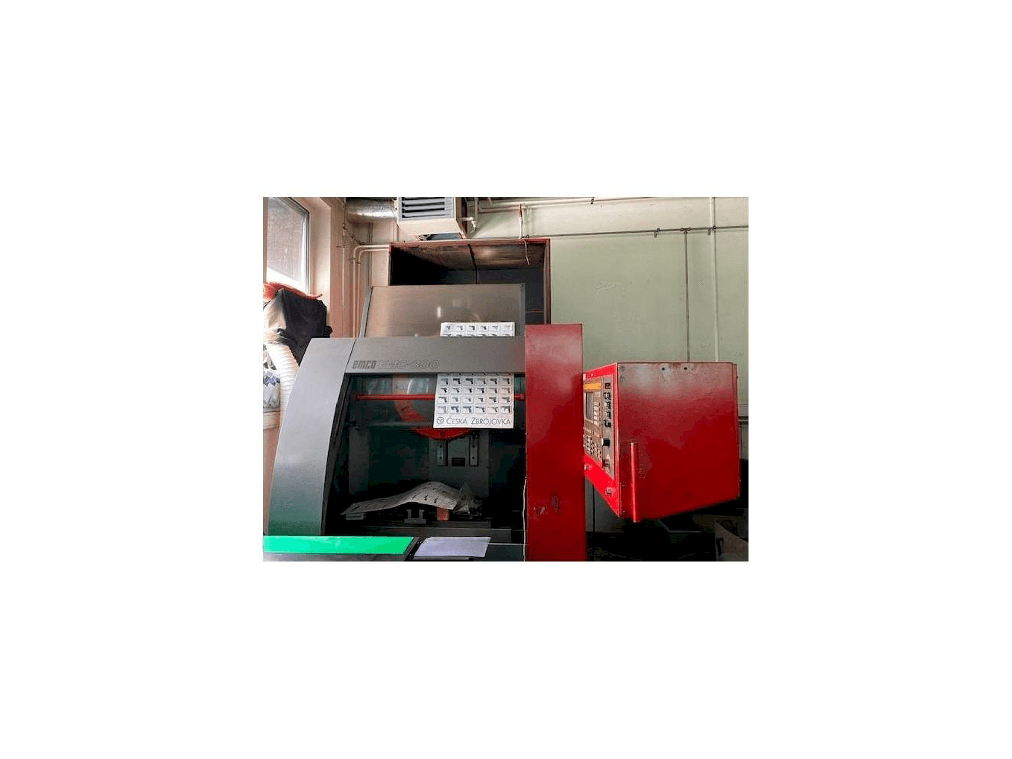 Makine EMCO VMC 300 - Önden görünüm