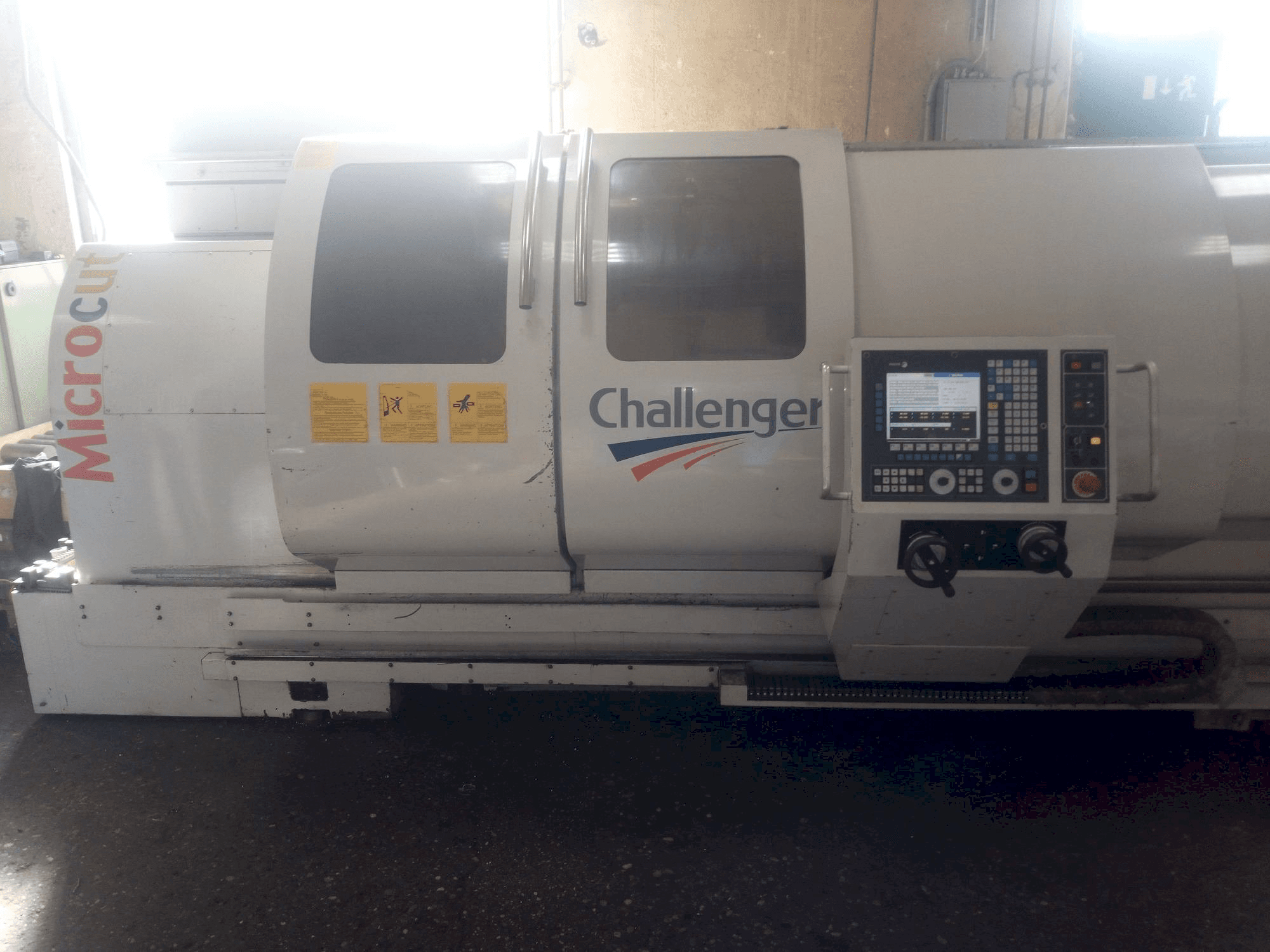 Makine MICROCUT BNC 2280 - Önden görünüm