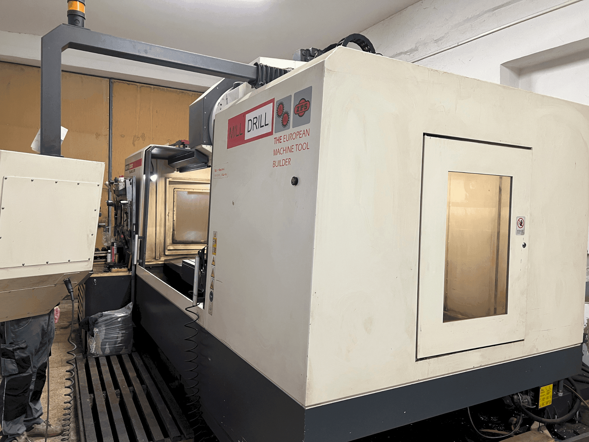 Makine TAJMAC-ZPS MCFV 2080 - Önden görünüm