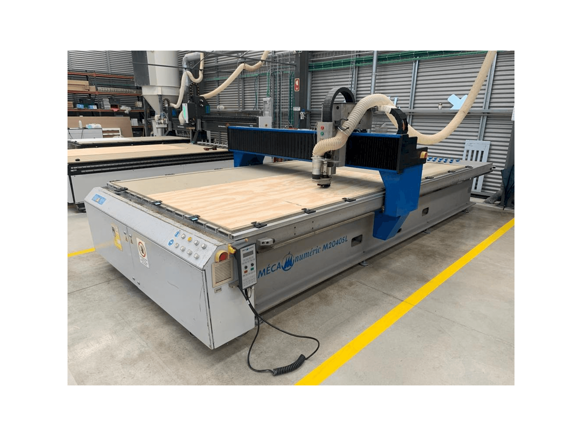 Makine MECANUMERIC M2040 - Önden görünüm