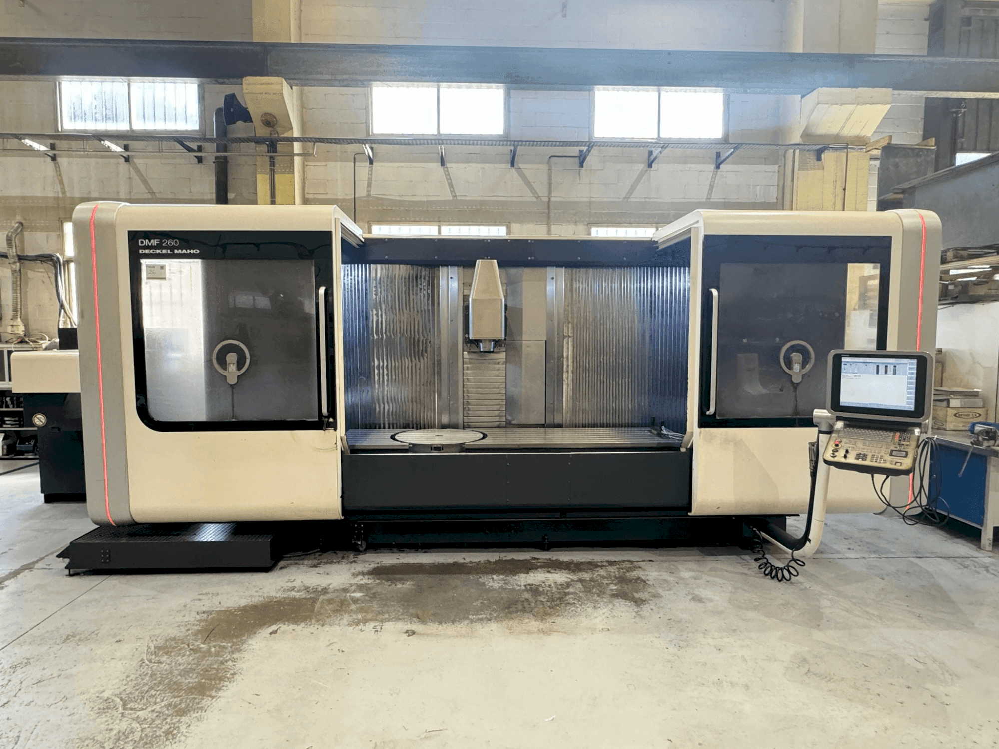 Makine DMG MORI DMF 260/7 - Önden görünüm