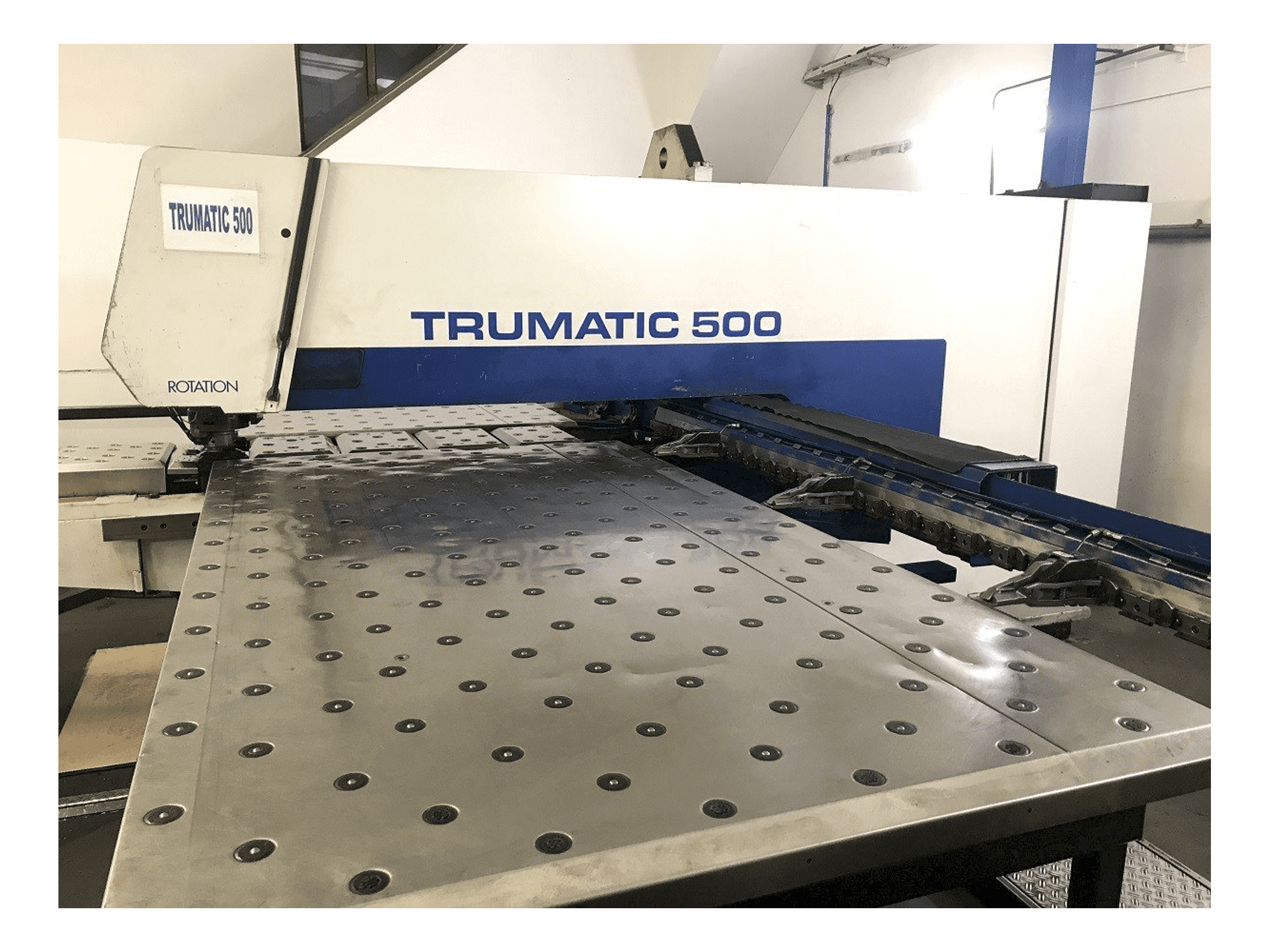 Makine Trumpf Trumatic 500R - Önden görünüm