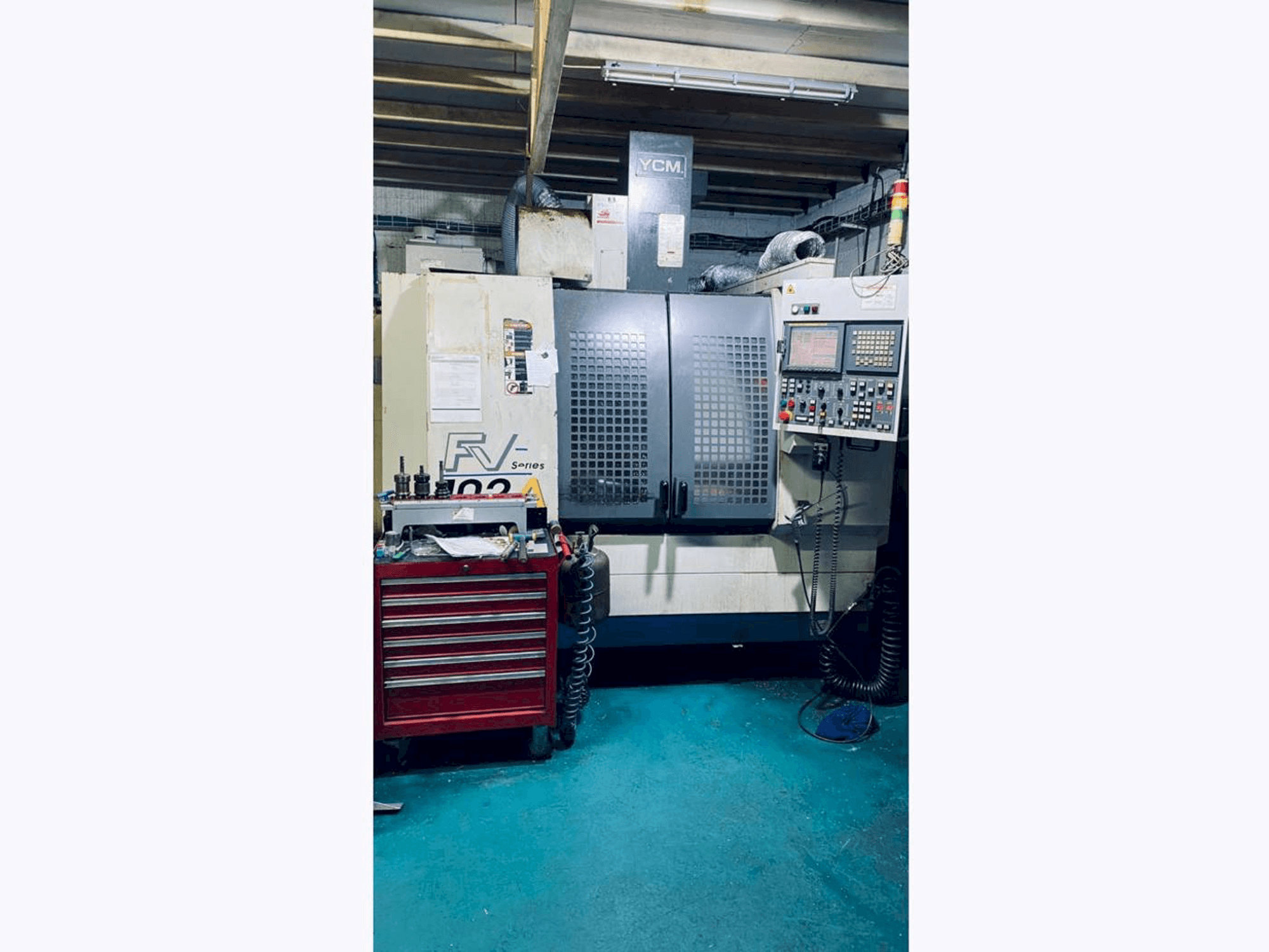 Makine YCM FV102A - Önden görünüm