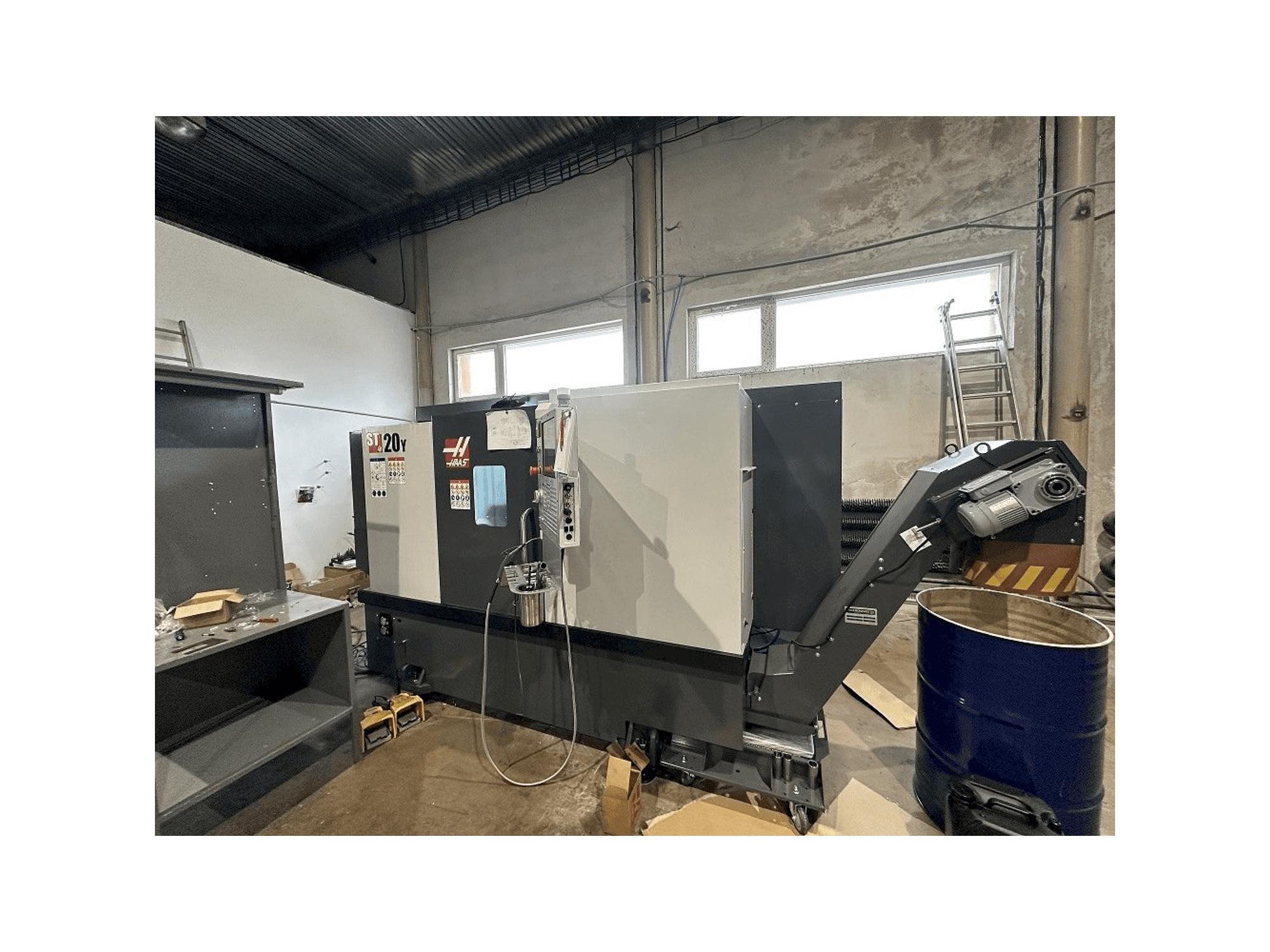 Makine HAAS ST-20Y - Önden görünüm
