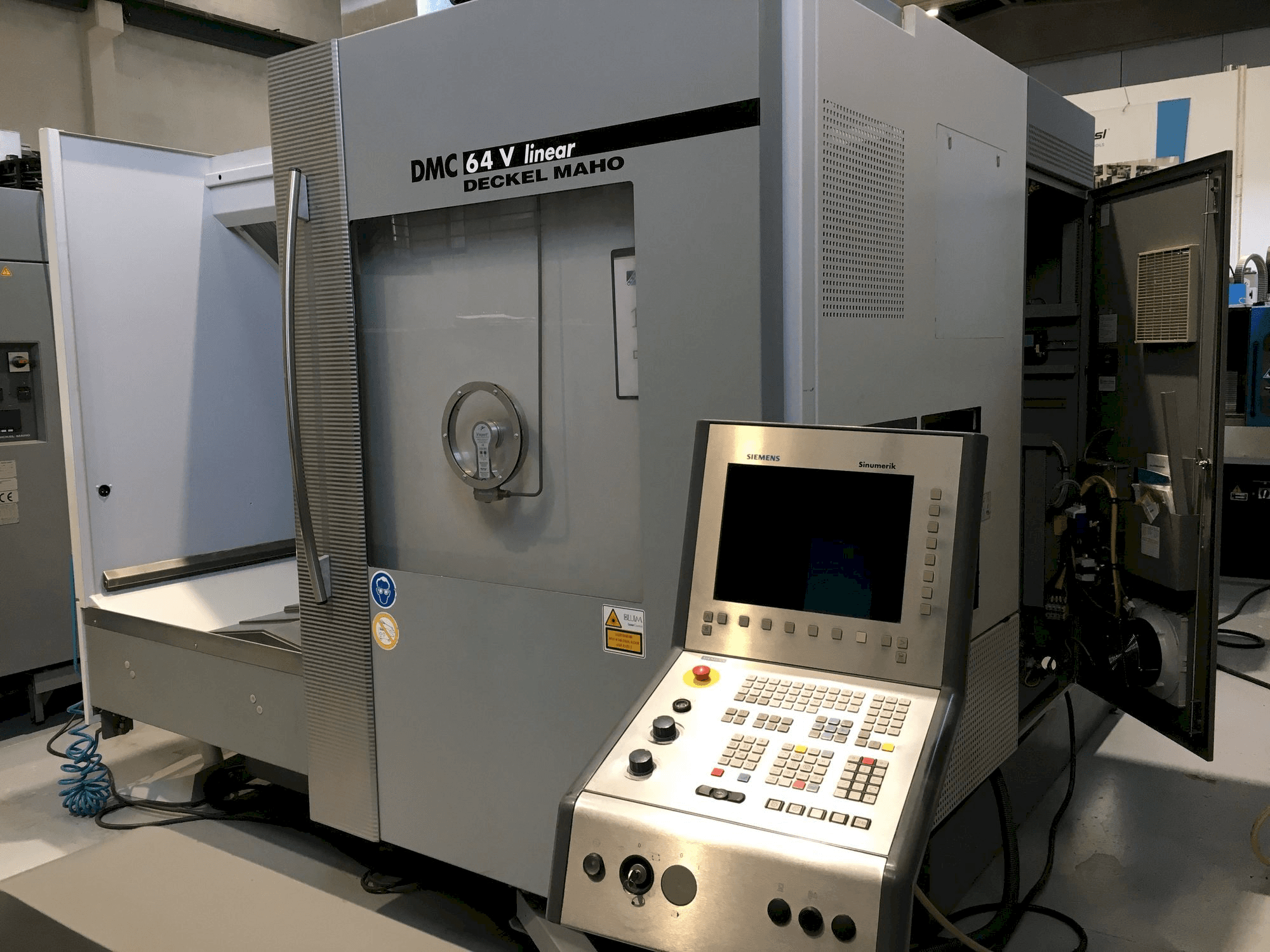 Makine DECKEL MAHO DMC 64V linear - Önden görünüm