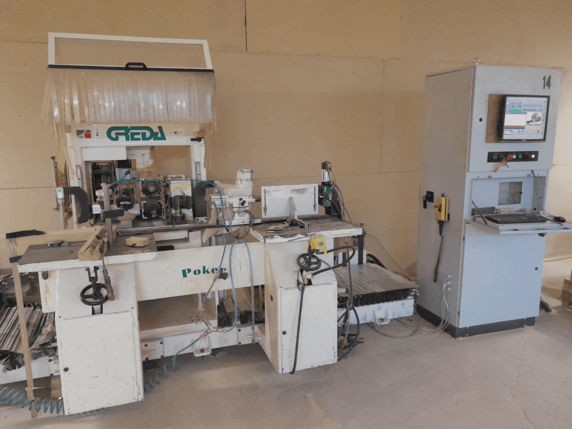 Makine GREDA POKER - Önden görünüm