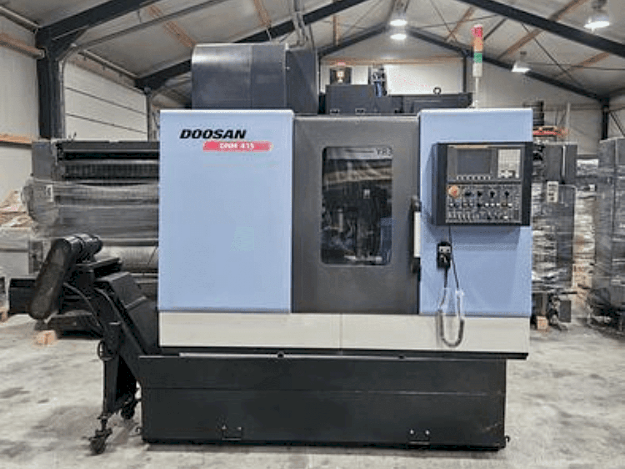 Makine DOOSAN DNM 415 (2015) - Önden görünüm