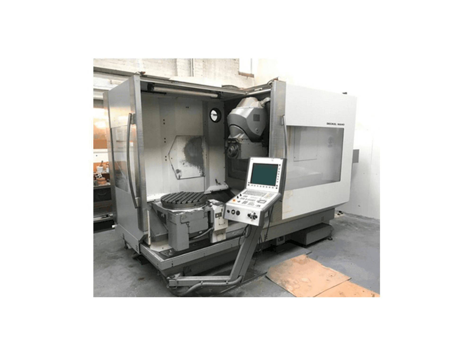 Makine DECKEL MAHO DMU 60P Hi-Dyn - Önden görünüm