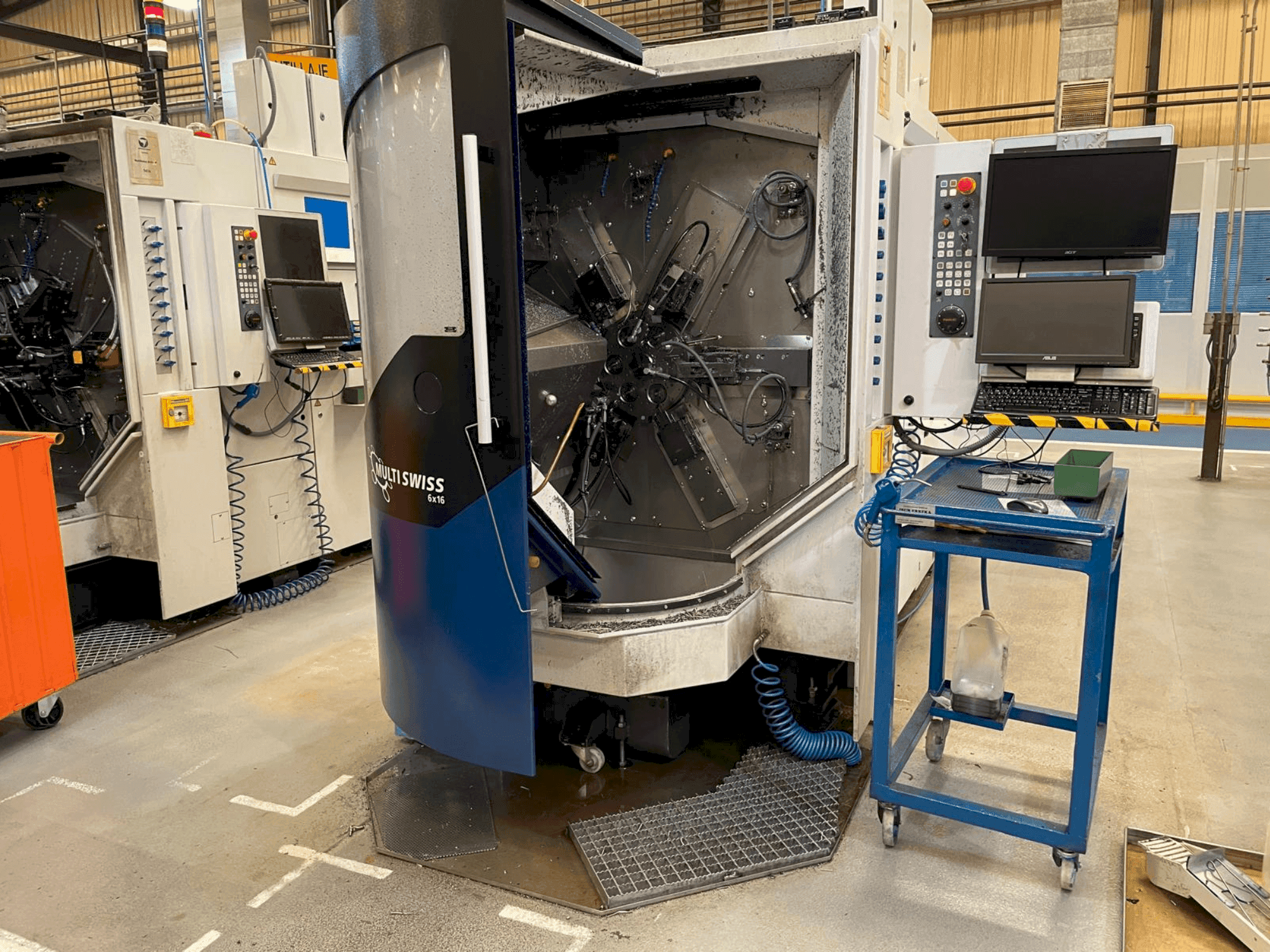 Makine TORNOS MultiSwiss 6x16 - Önden görünüm